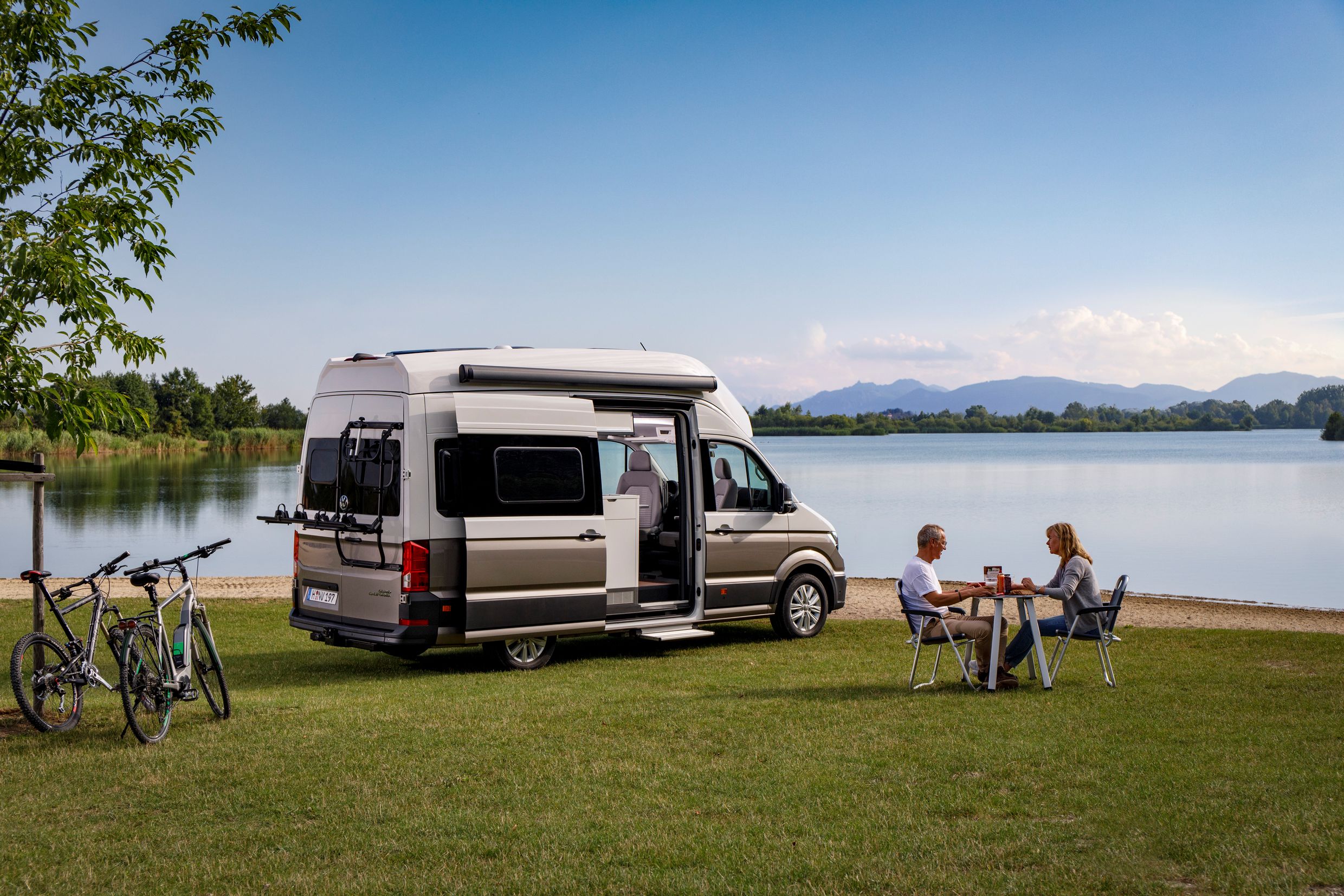 Oto Volkswagen Grand California - niemiecki dom na kołach (tak, jest łazienka)