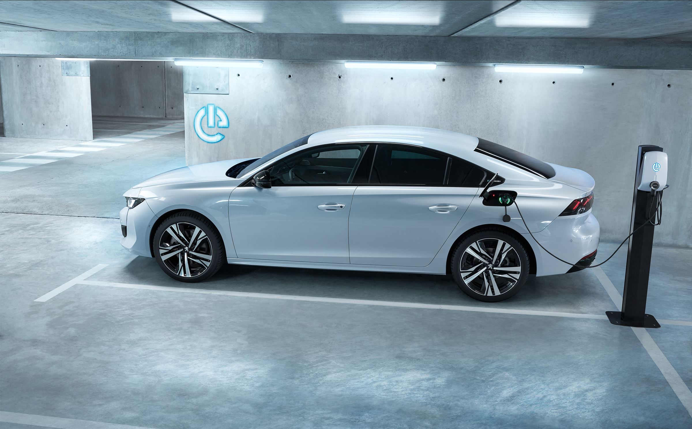 Peugeot 508 hybryda 