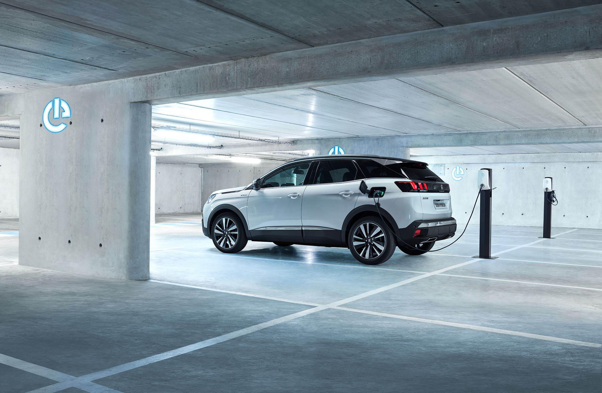 Peugeot 3008 HYBRID 