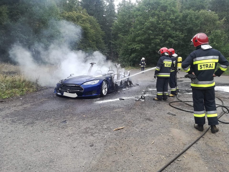 tesla spłonęła w polsce 