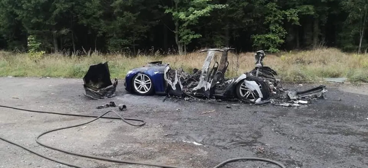 tesla spłonęła w polsce