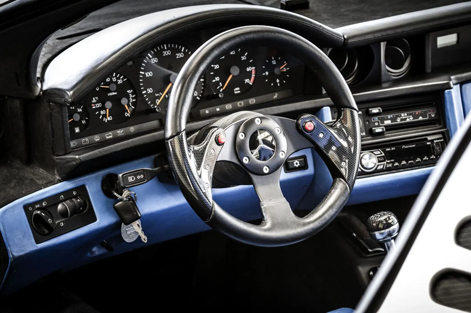 Isdera Commendatore 112i 