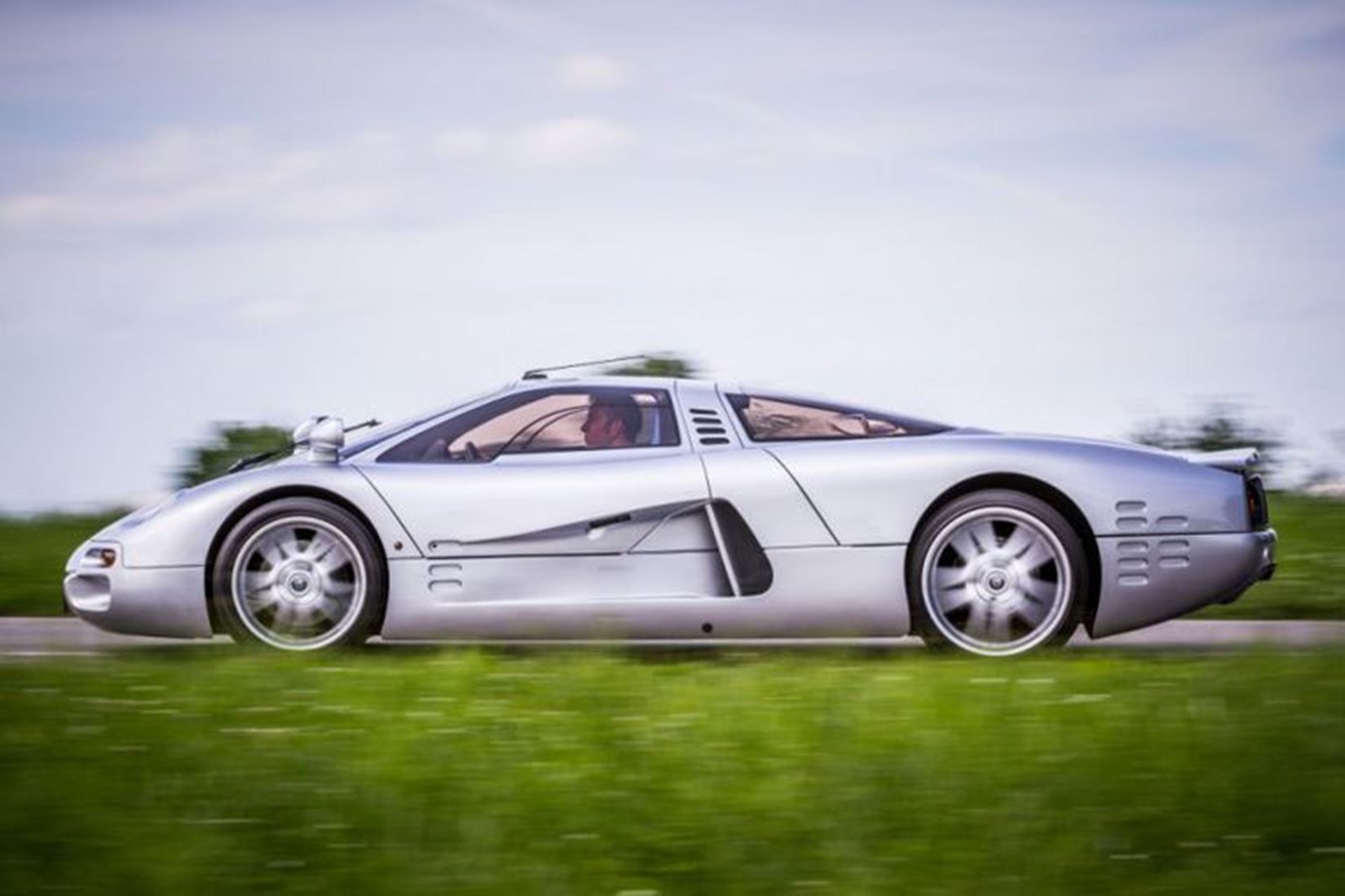 Isdera Commendatore 112i