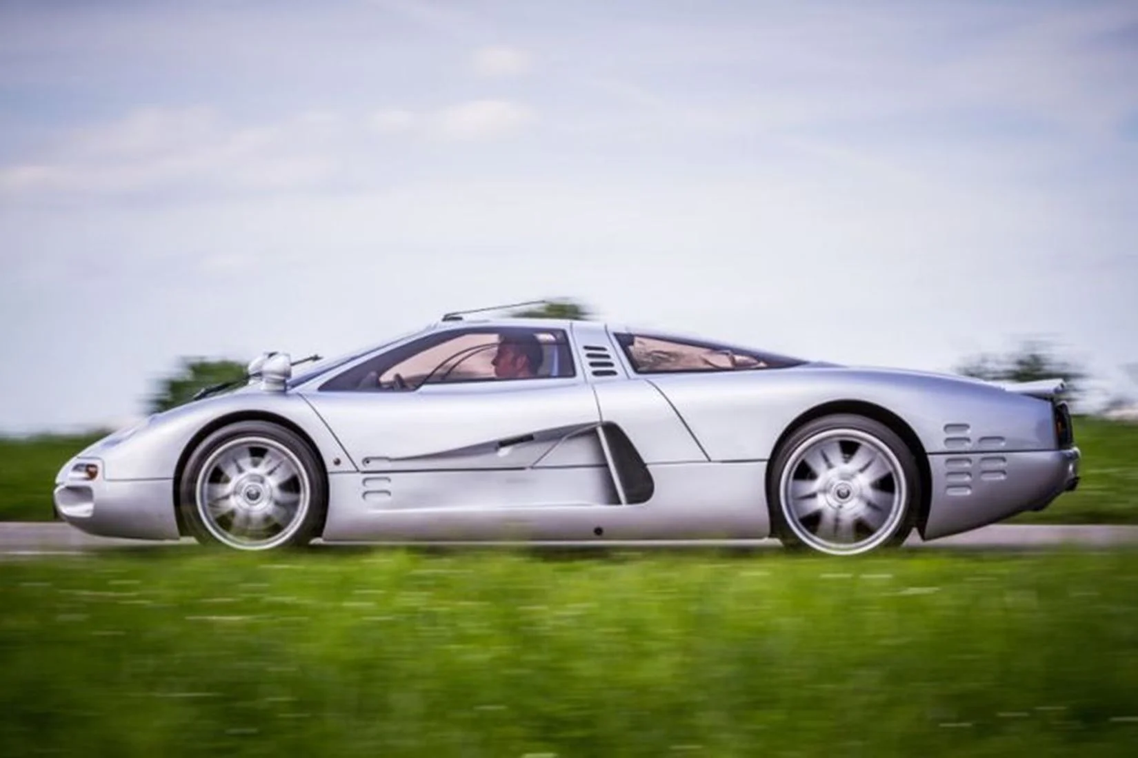 Isdera Commendatore 112i 