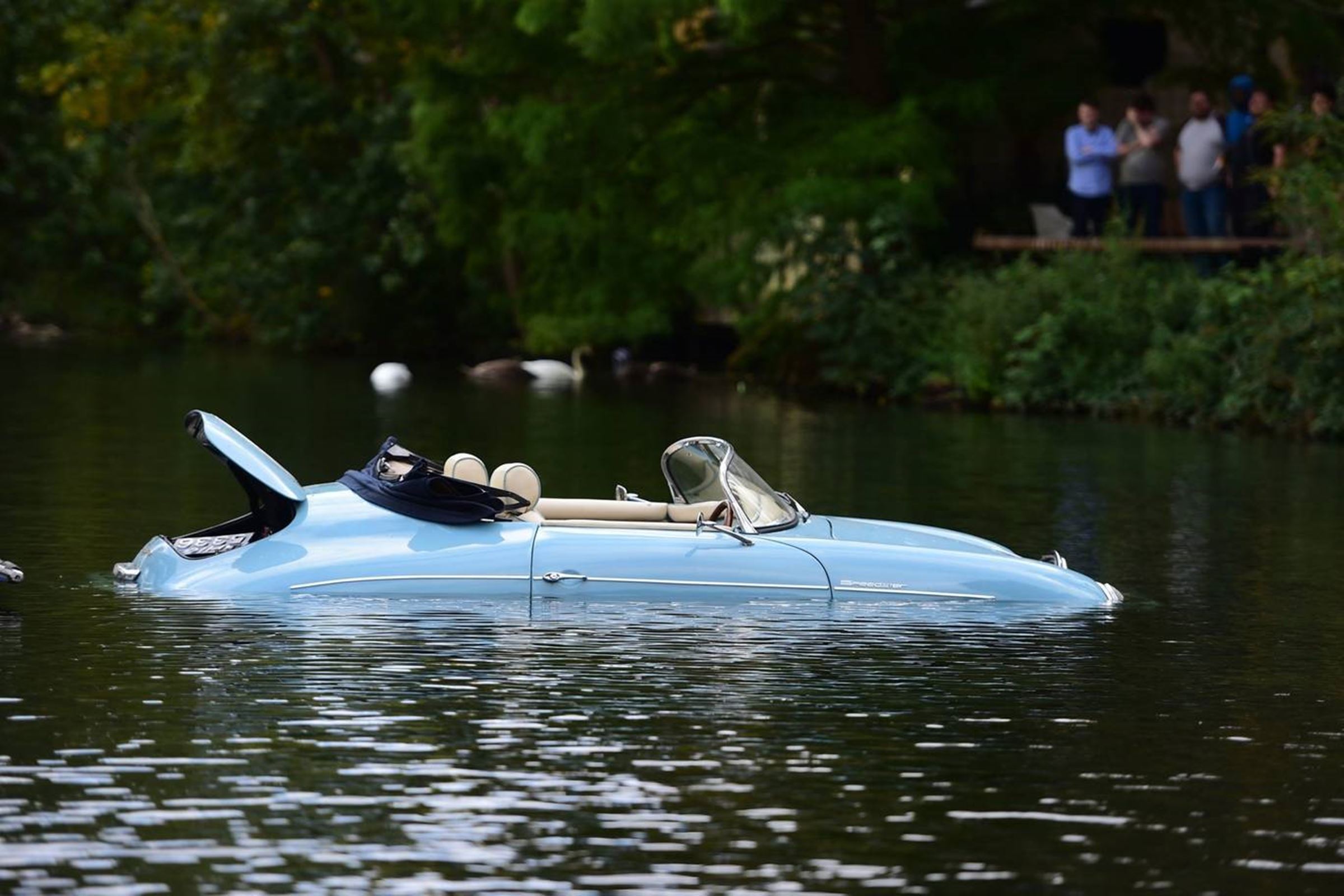 Porsche 356 Speedster Replica w wodzie