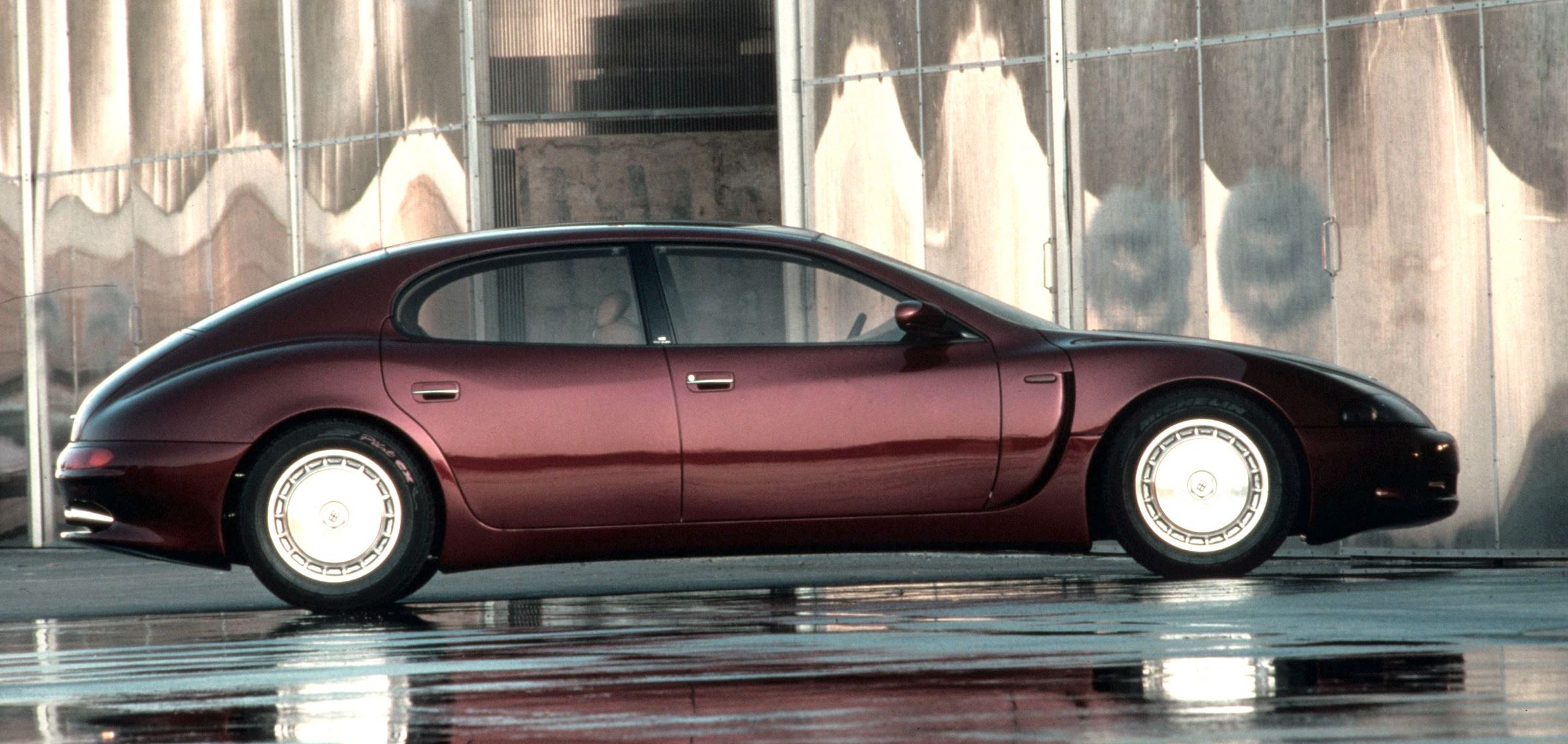 Prototypy z przeszłości: 25 lat temu pokazano Bugatti EB 112