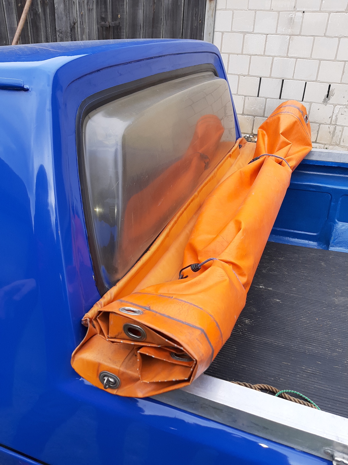 Volkswagen-pickup-Caddy-szyba
