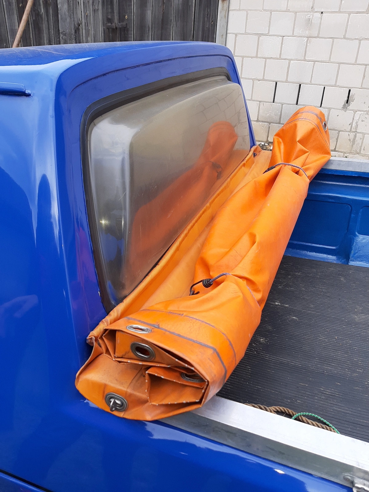 Volkswagen-pickup-Caddy-szyba 