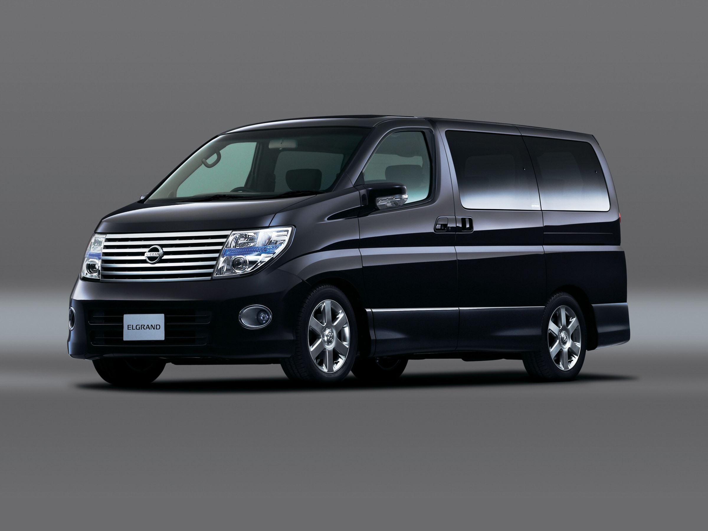 Nissan Elgrand na sprzedaż w Polsce: 8 miejsc i silnik z modelu 350Z