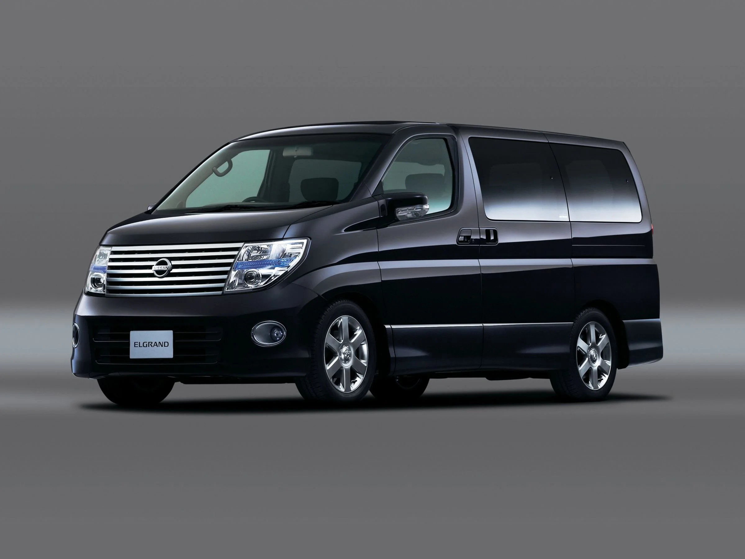 Nissan Elgrand na sprzedaż w Polsce: 8 miejsc i silnik z modelu 350Z