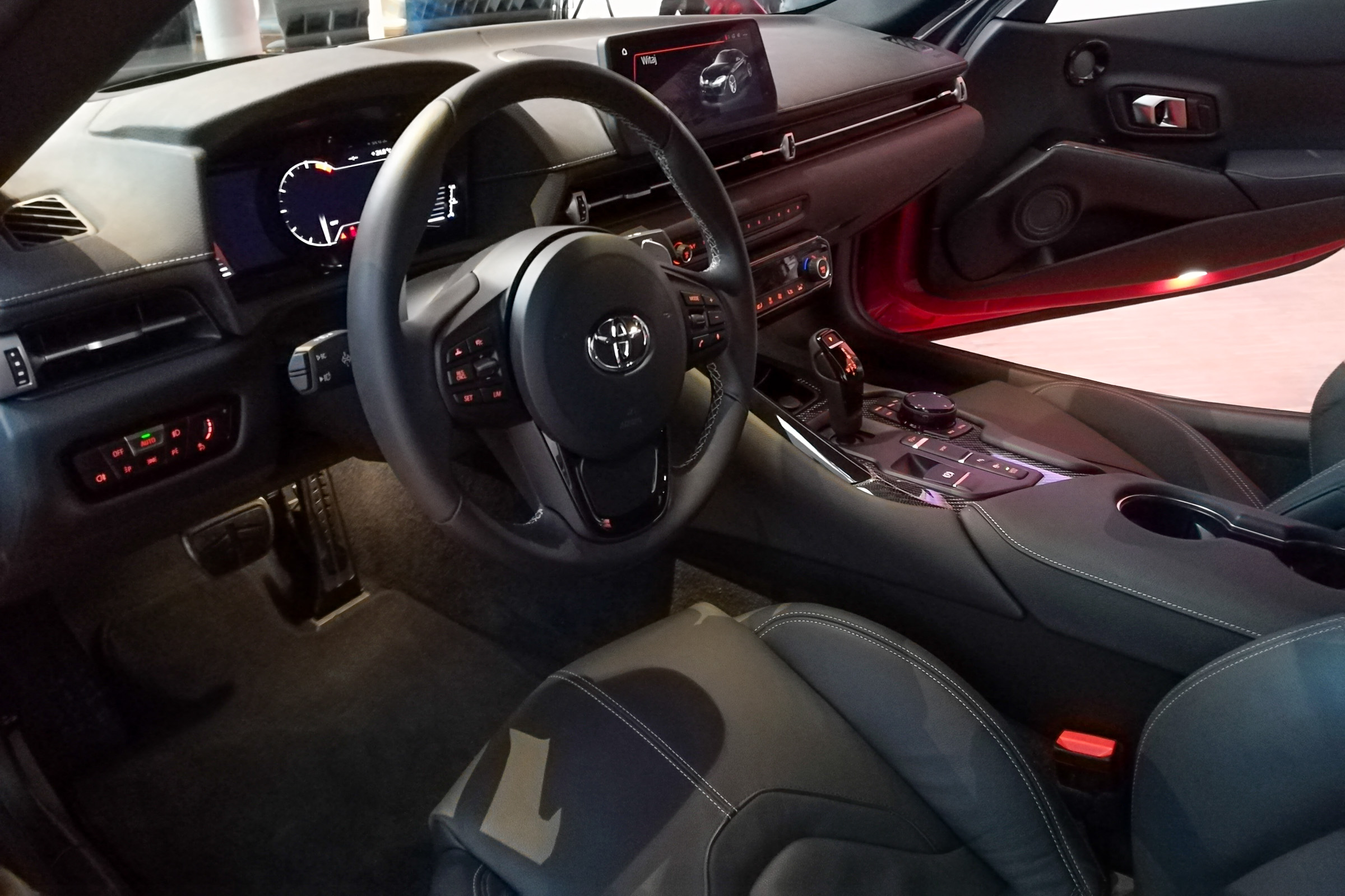 Toyota Supra wnętrze 