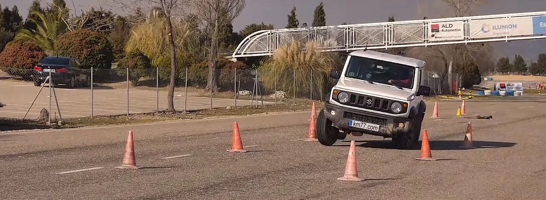 Suzuki Jimny test łosia