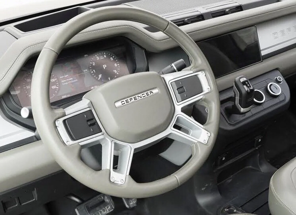 land rover defender wnętrze 