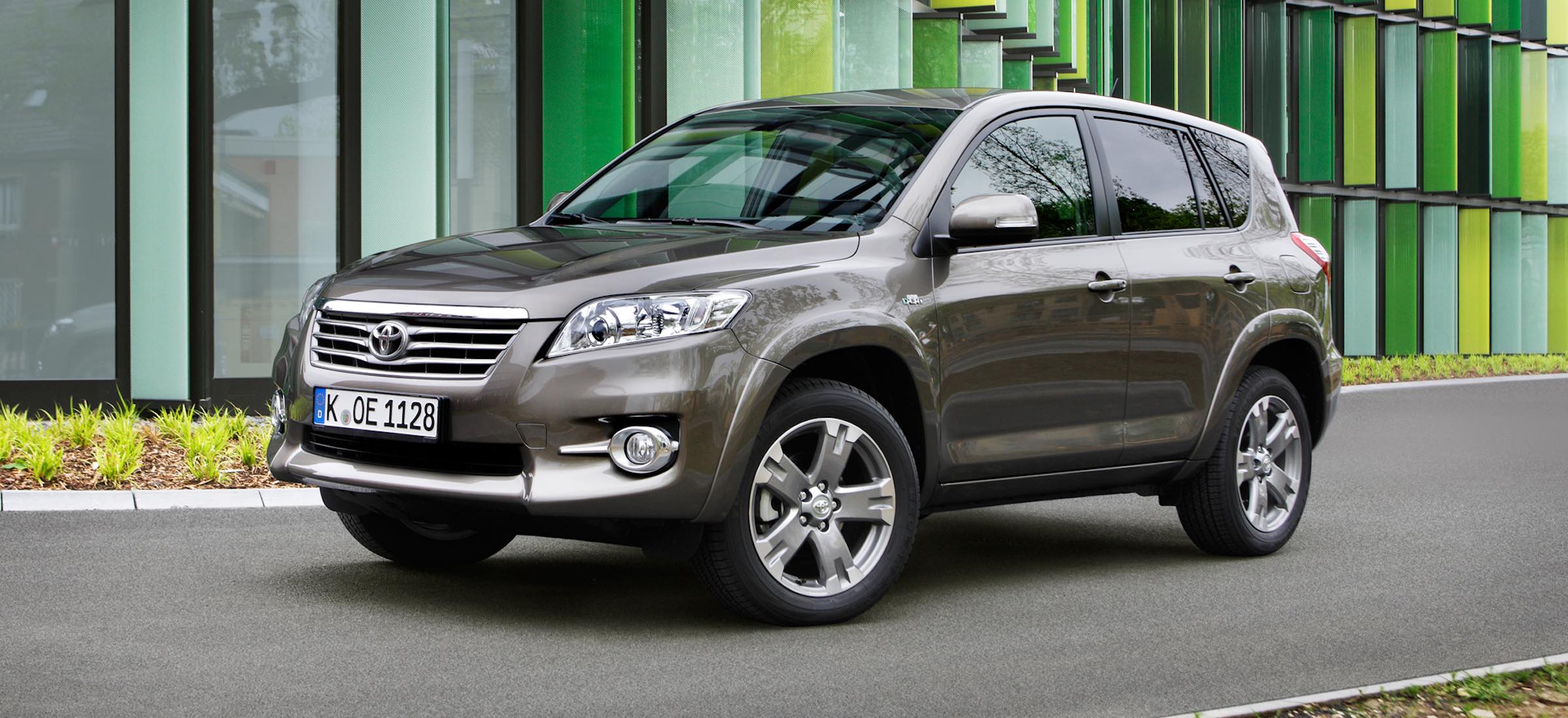 Poniedziałkowy przegląd ofert: kupujemy Toyotę RAV4 (albo i nie)