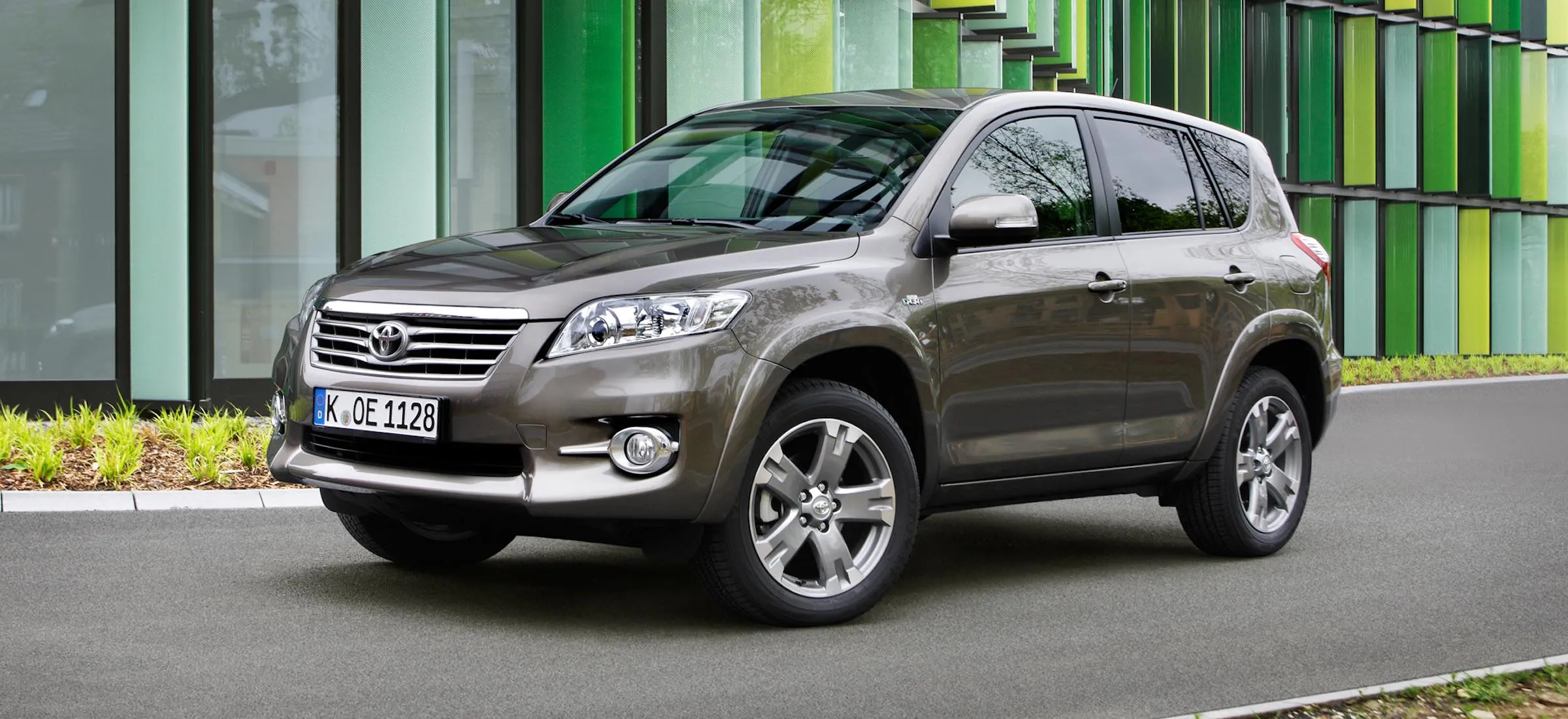 Poniedziałkowy przegląd ofert: kupujemy Toyotę RAV4 (albo i nie)