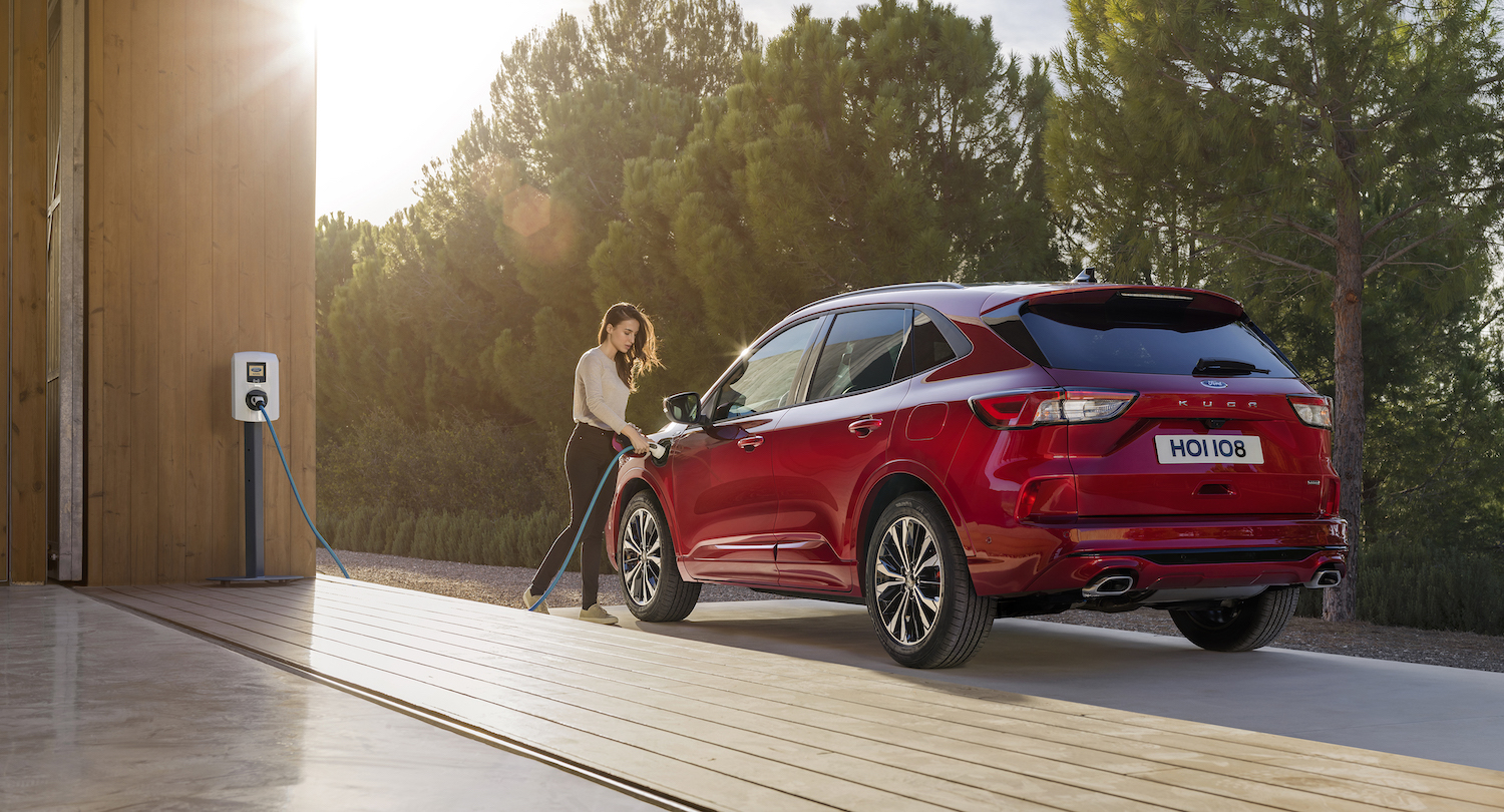 Ford już wie co jest nie tak z Kugą PHEV. Będzie wymieniał akumulatory