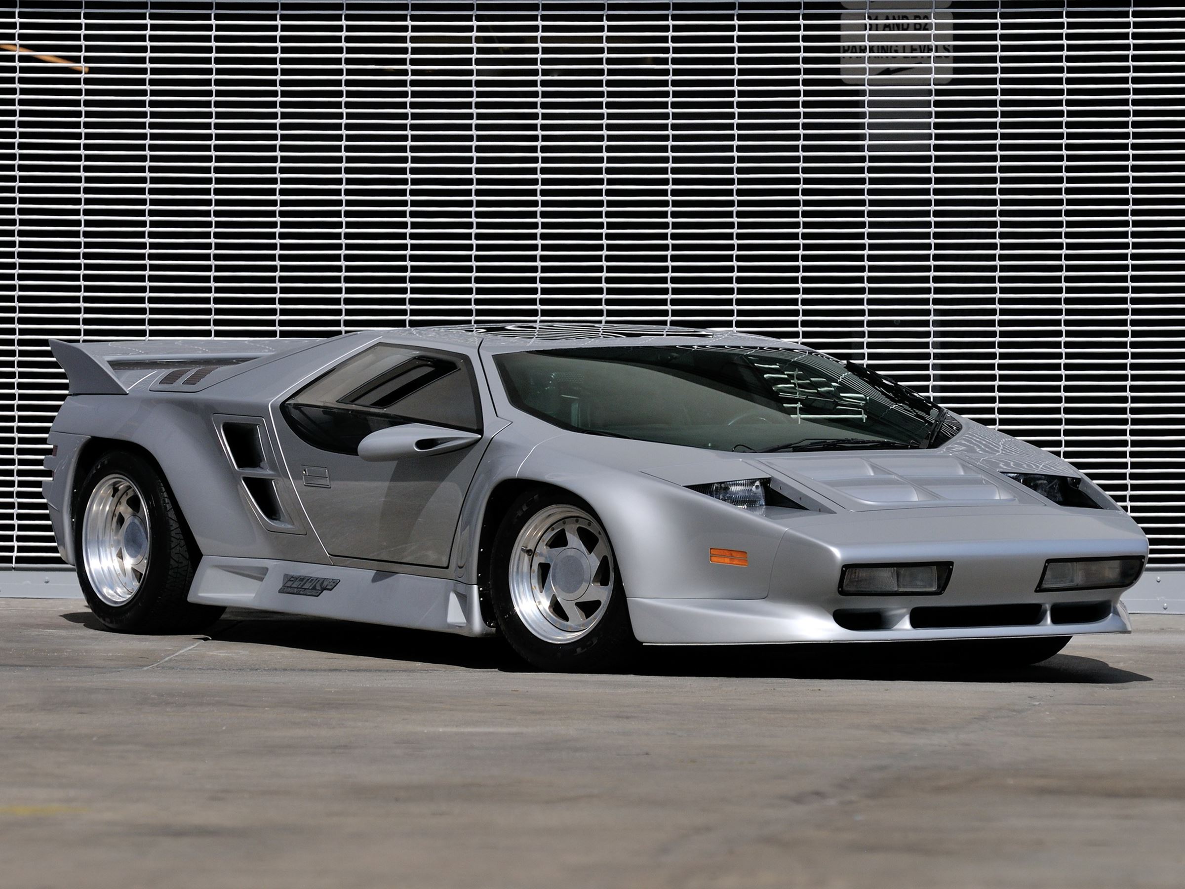 Vector W8 historia