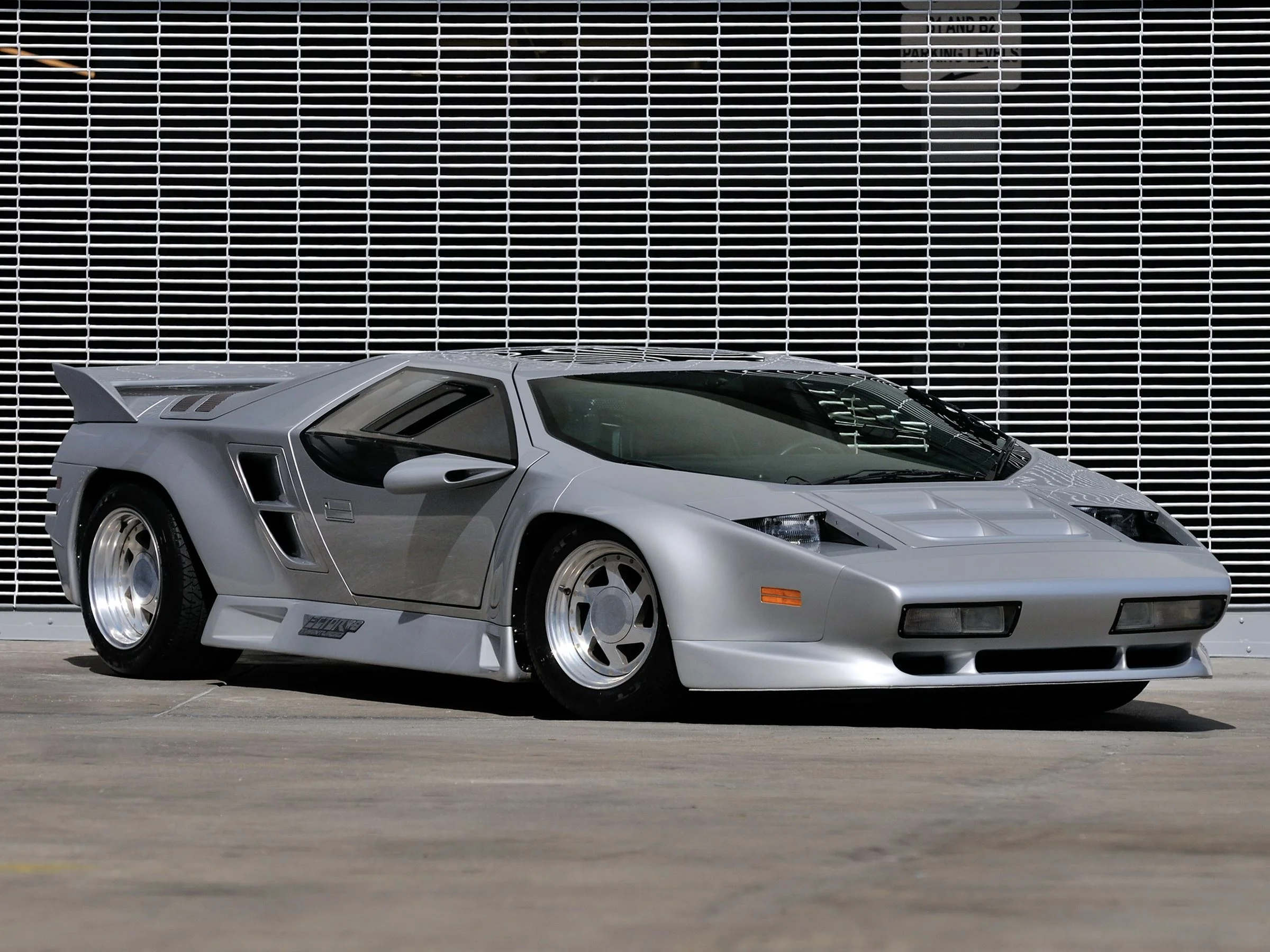 Vector W8 historia