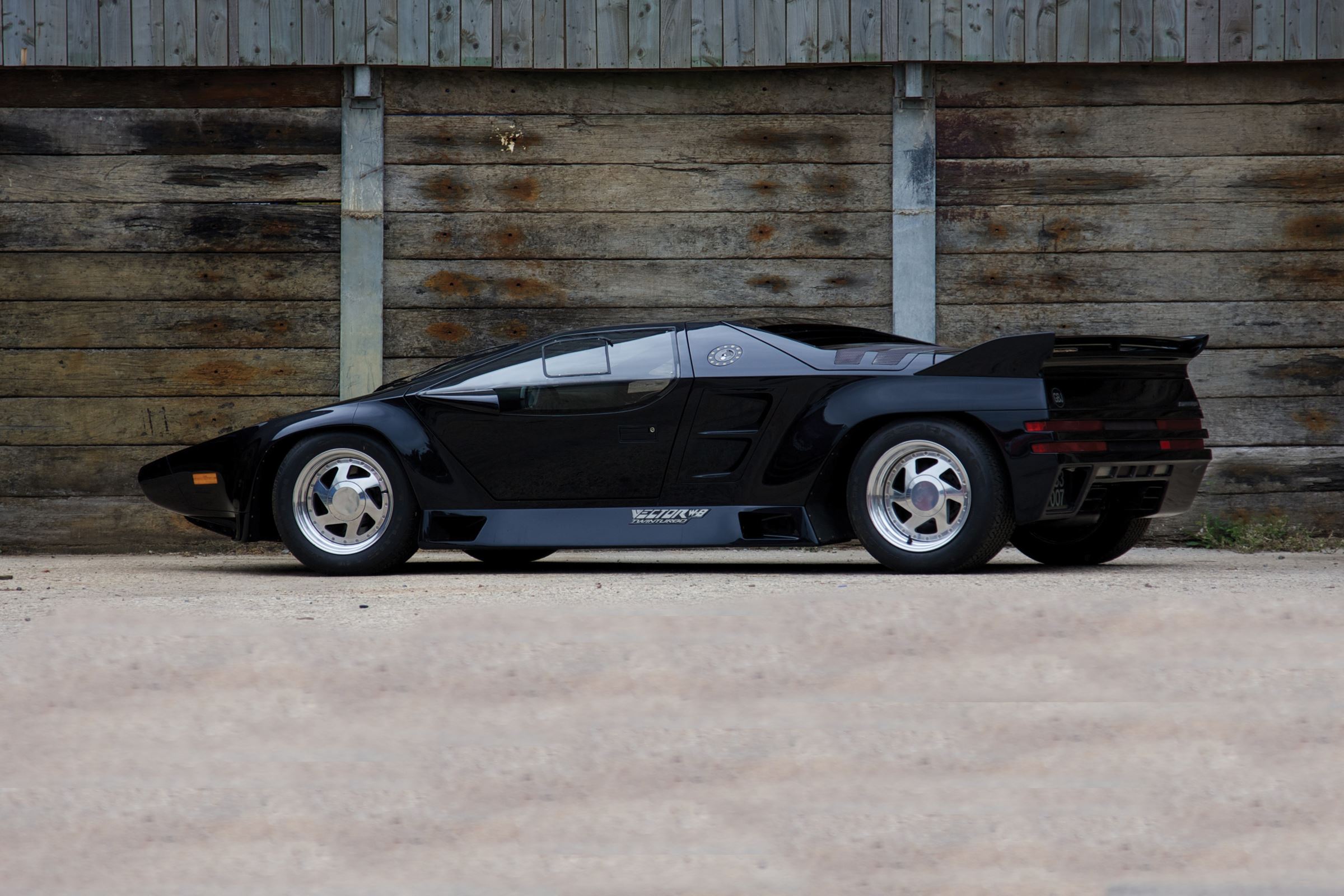 Vector W8 historia 