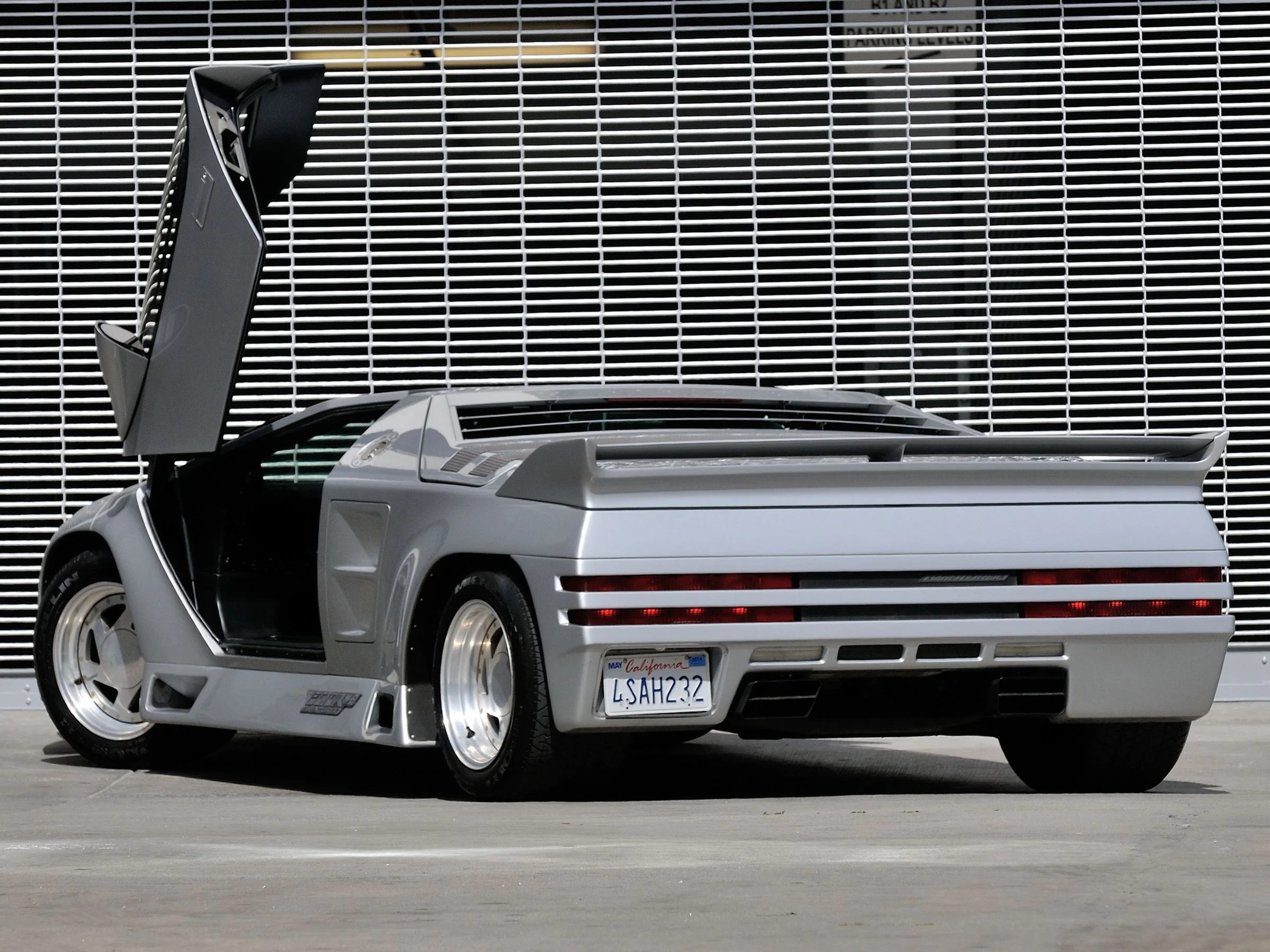 Vector W8 historia