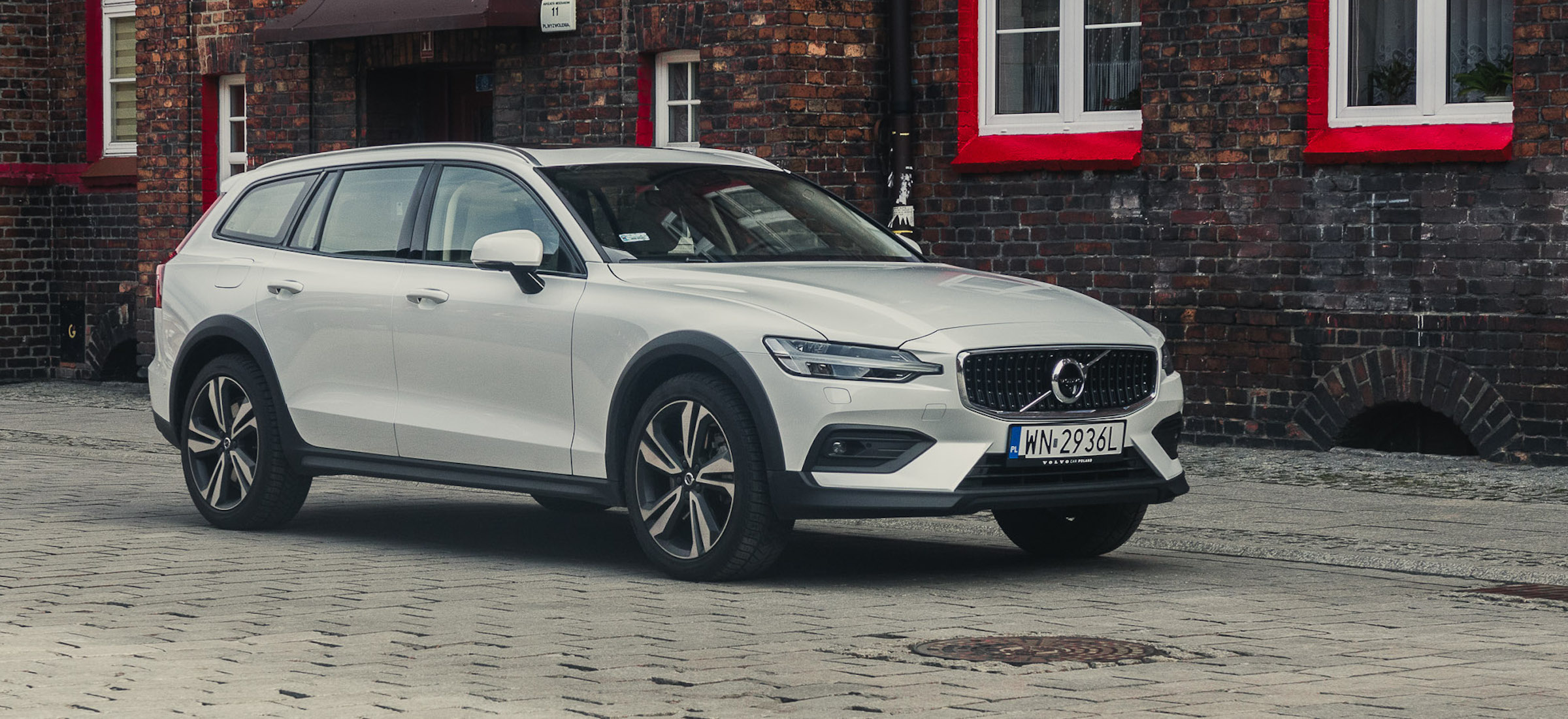 Volvo V60 Cross Country. Czy uterenowione kombi to kombi idealne?