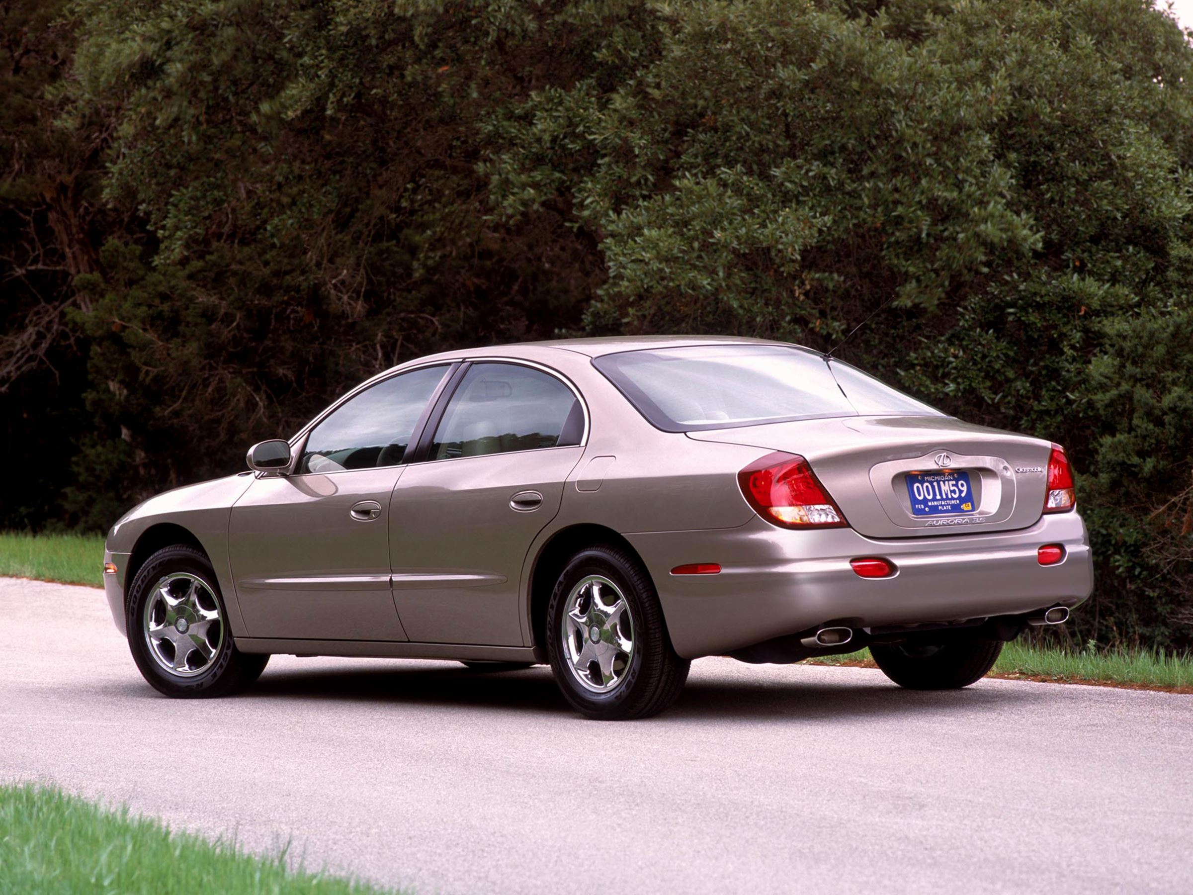 Oldsmobile Aurora historia 