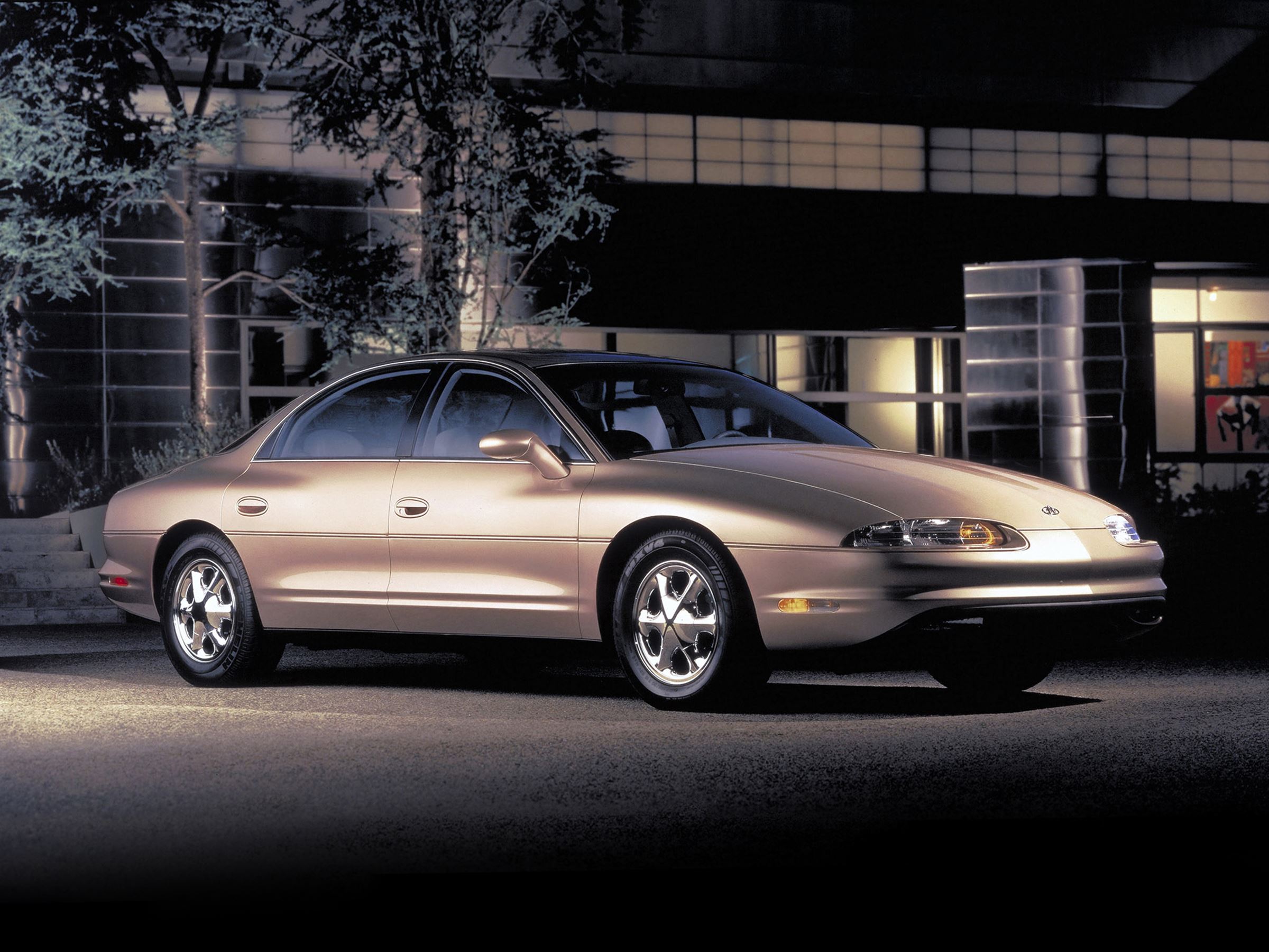 Oldsmobile Aurora historia