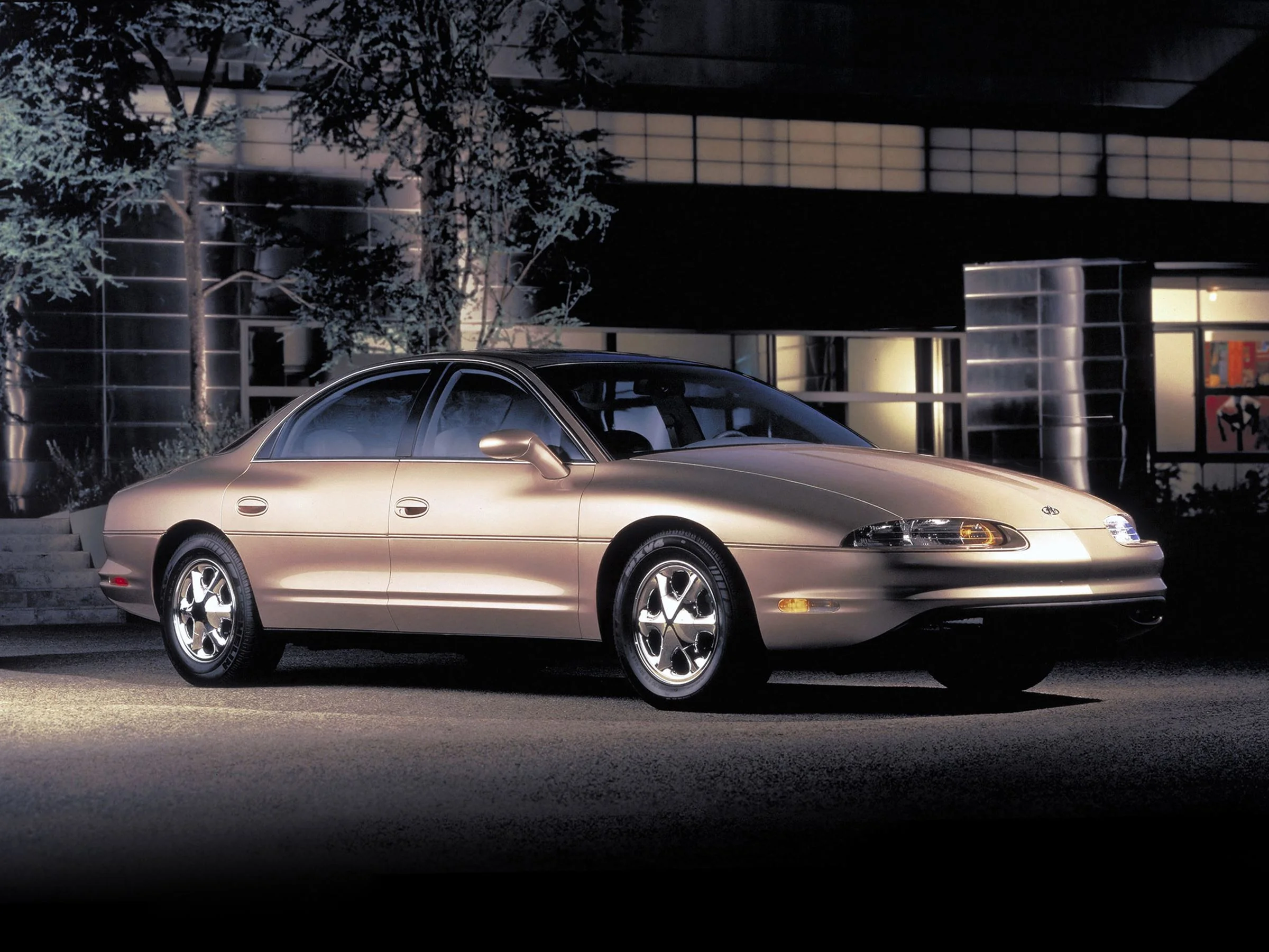 Oldsmobile Aurora historia