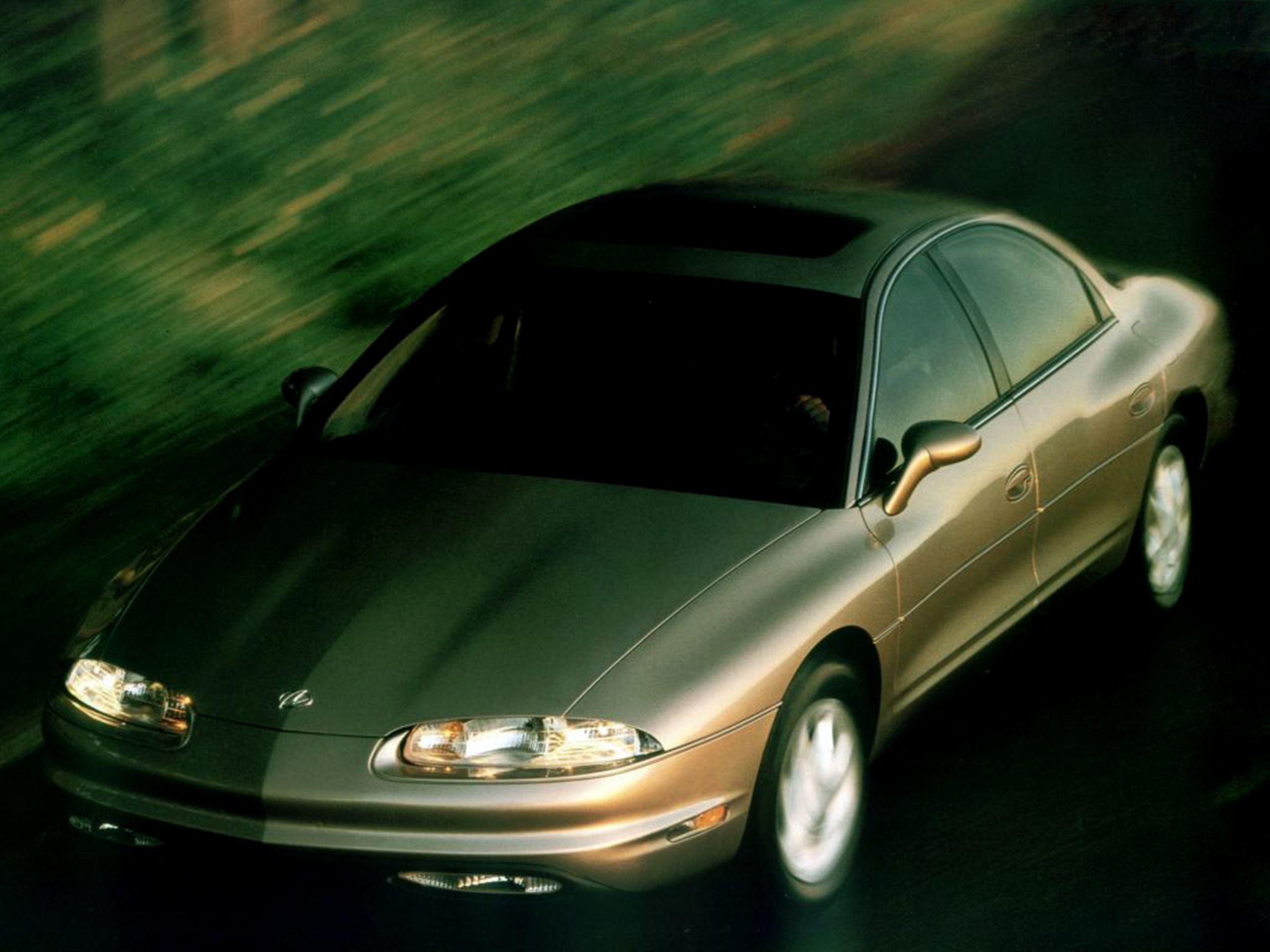 Oldsmobile Aurora historia 