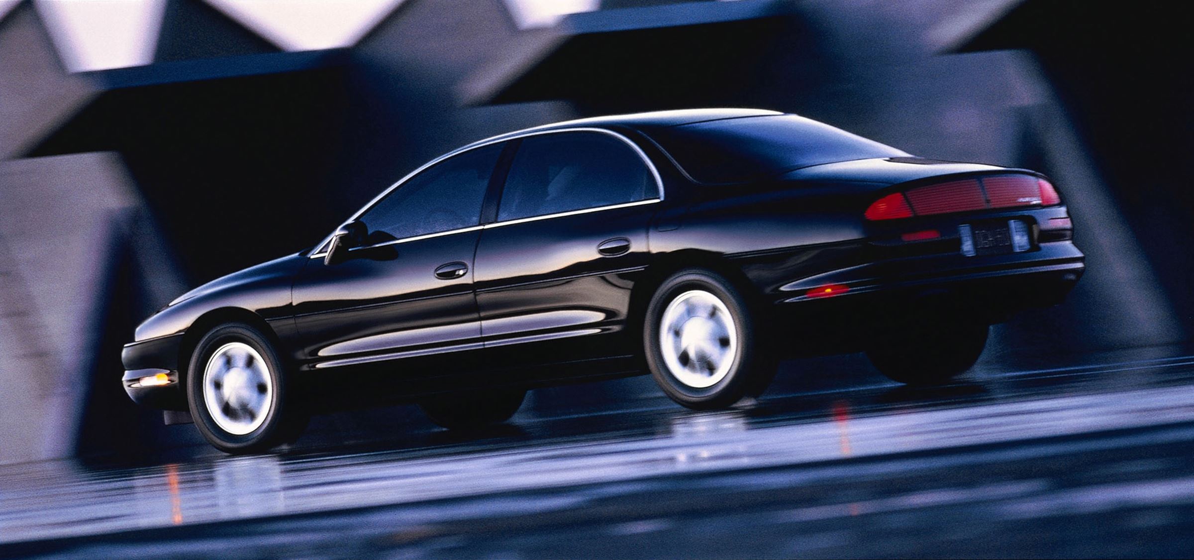 Oldsmobile Aurora historia 