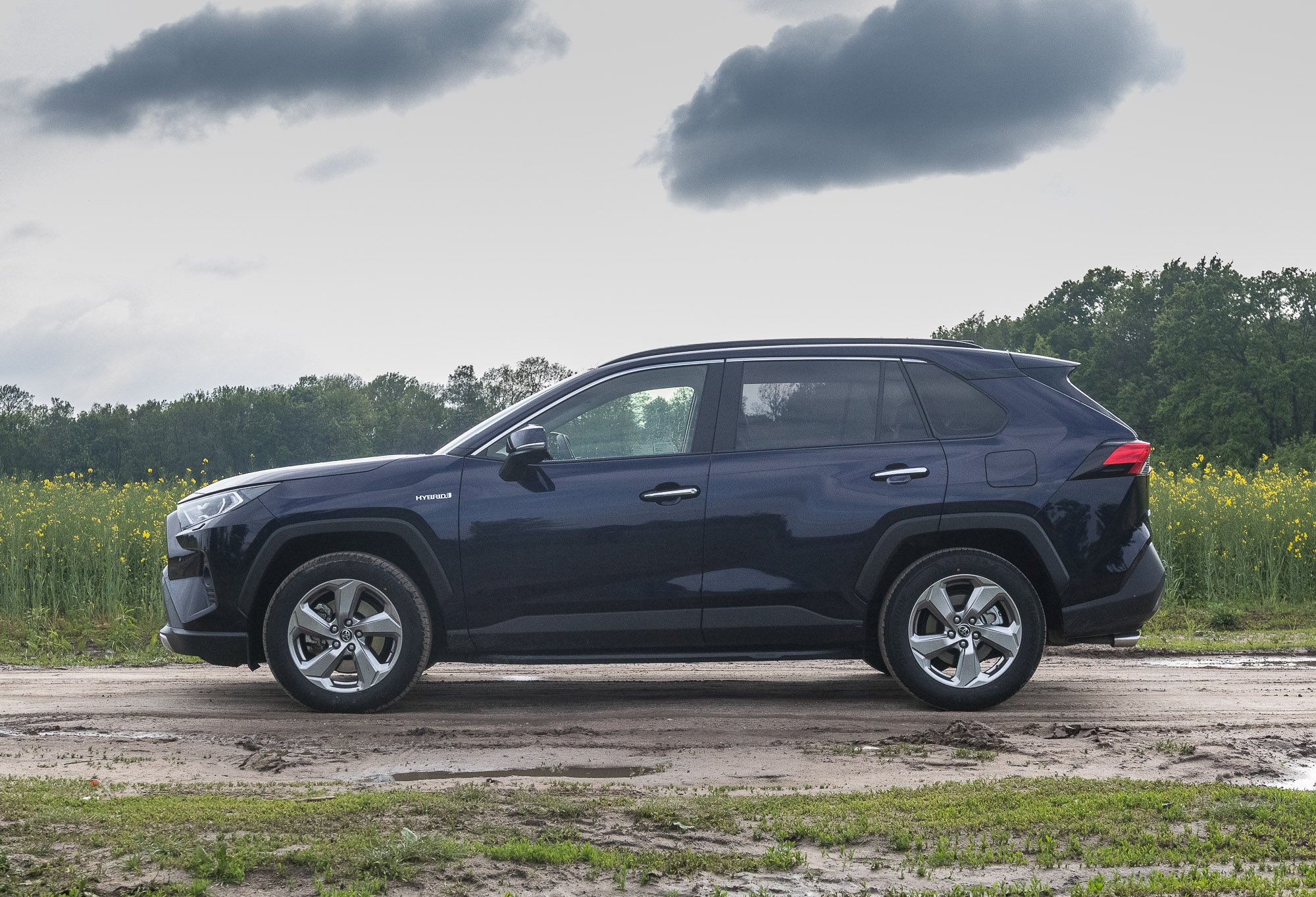 Toyota RAV4 2019 hybrid test 