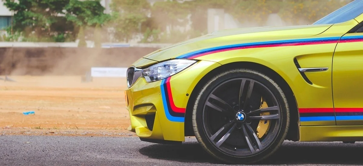 samochód sportowy wynajem bmw