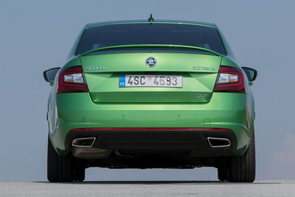 fałszywe końcówki układu wydechowego Audi S6 