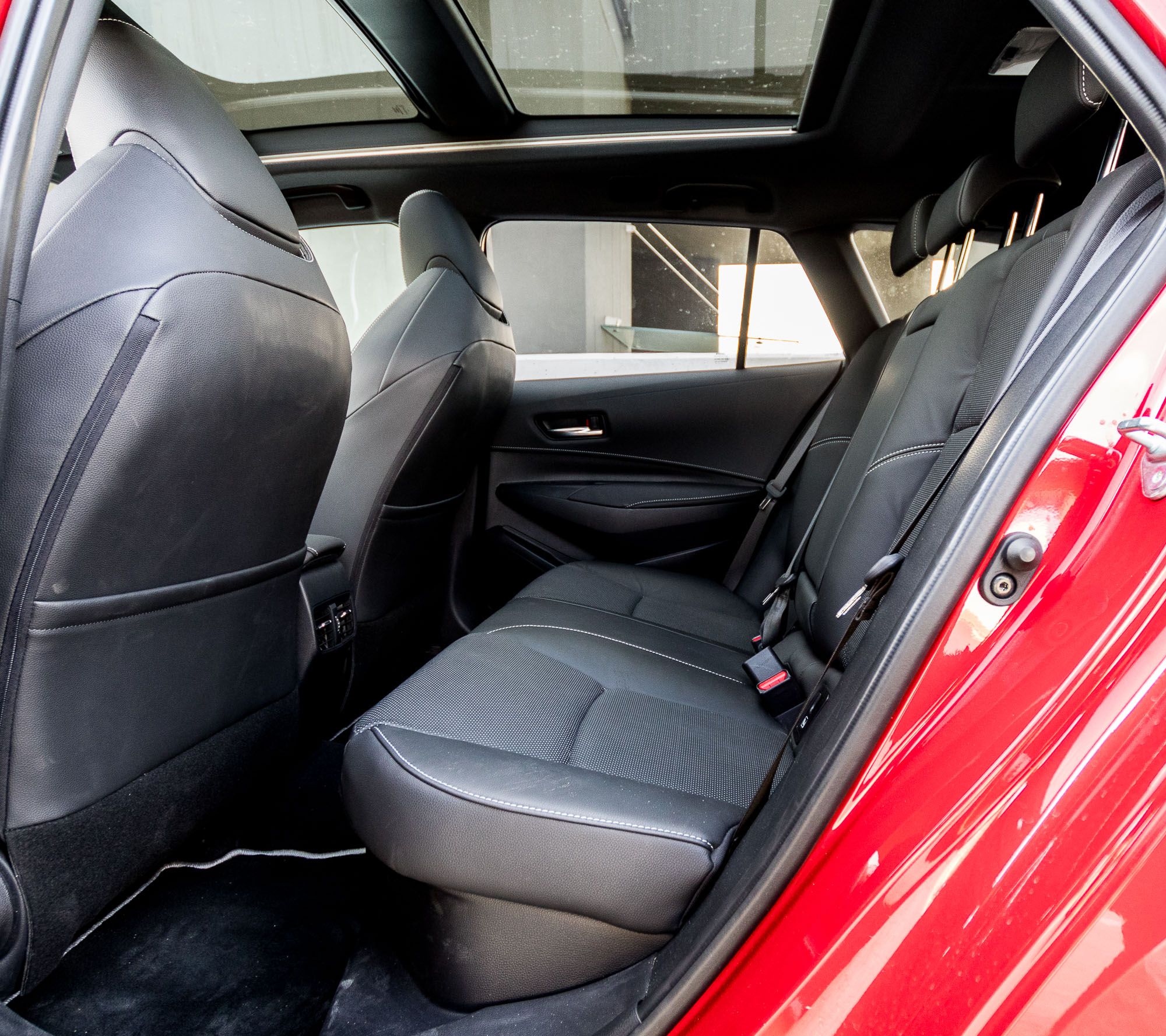 toyota-corolla-2-0-hybrid-test-2019-17 