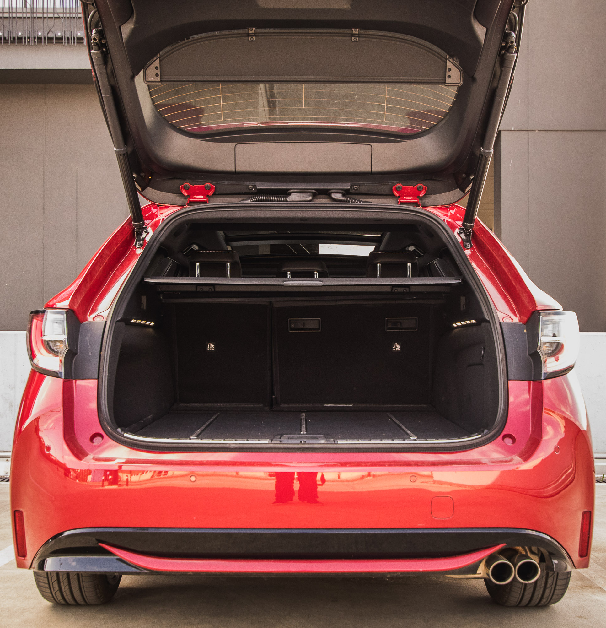 toyota-corolla-2-0-hybrid-test-2019-23 