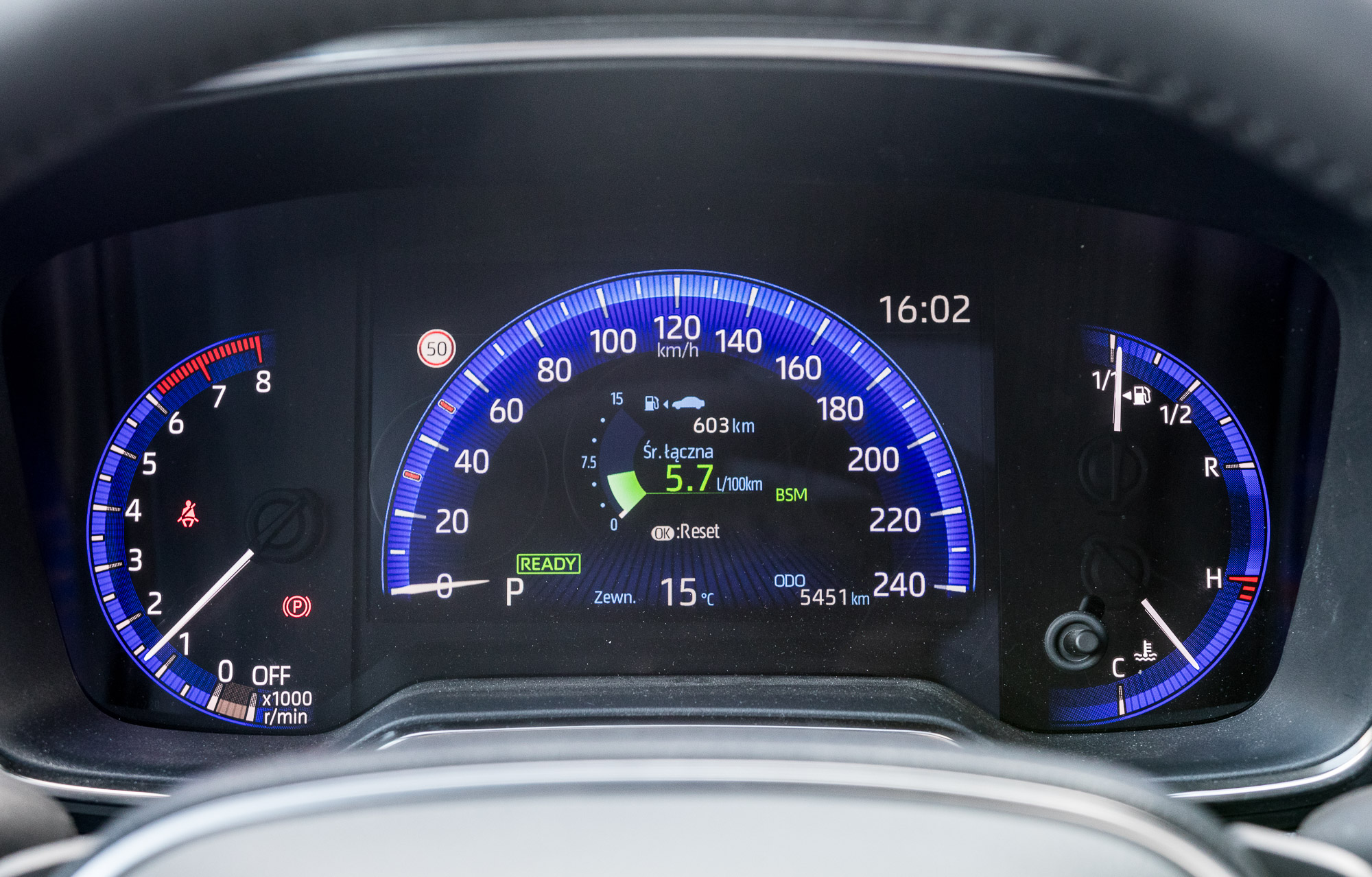 toyota-corolla-2-0-hybrid-test-2019-5 