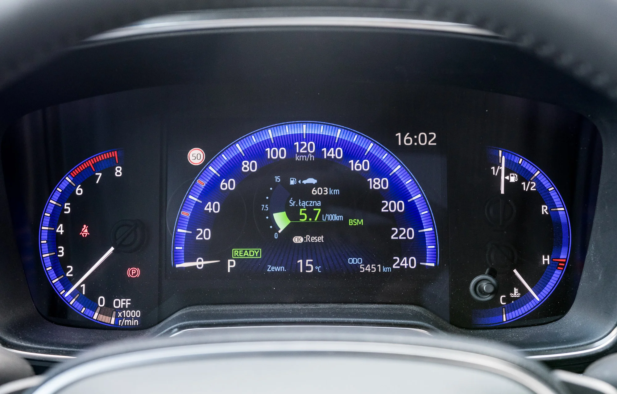 toyota-corolla-2-0-hybrid-test-2019-5