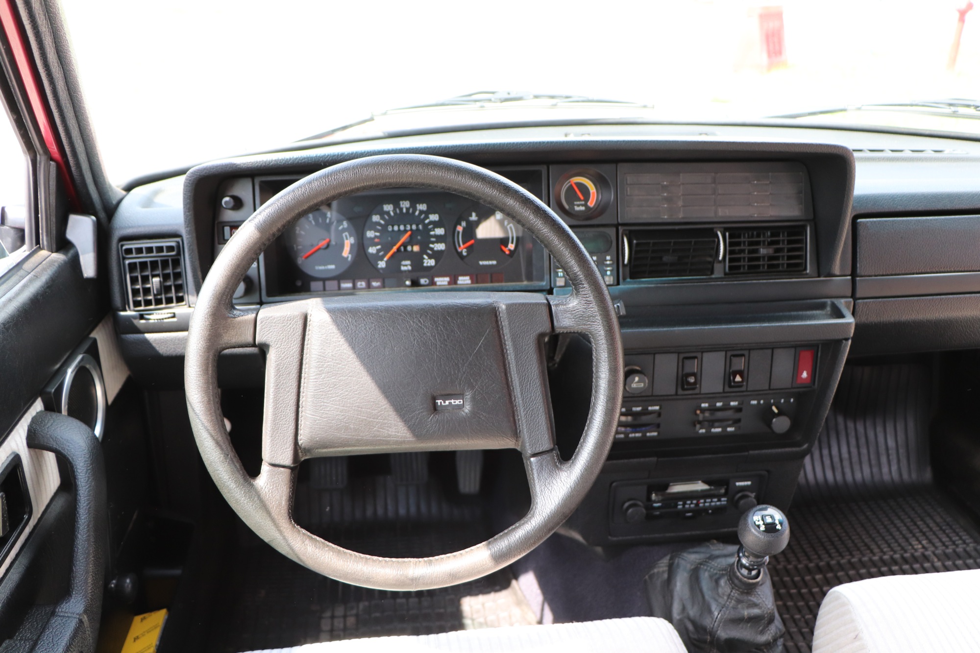 Volvo 244 Turbo wnętrze 