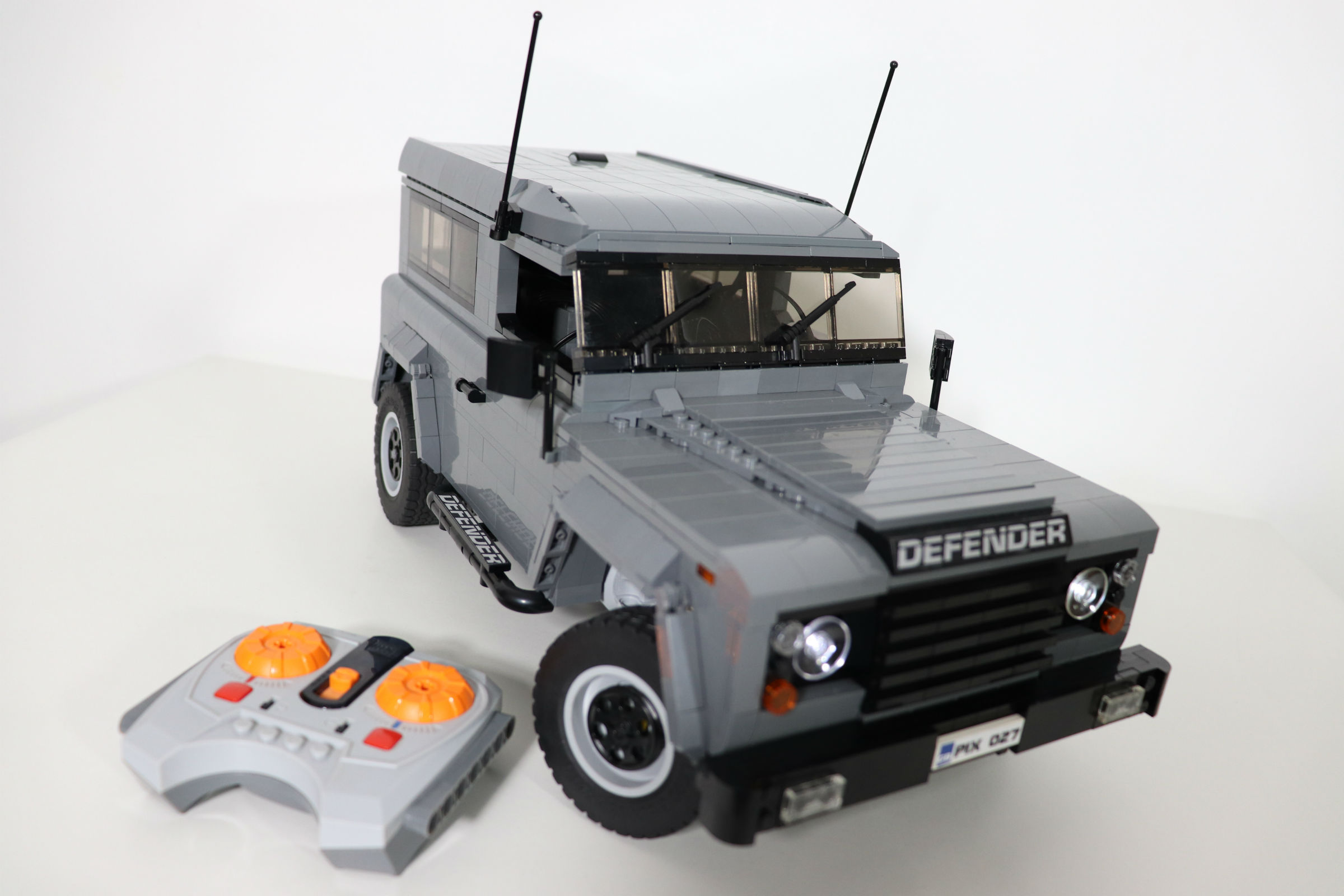 LEGO Land Rover Defender 