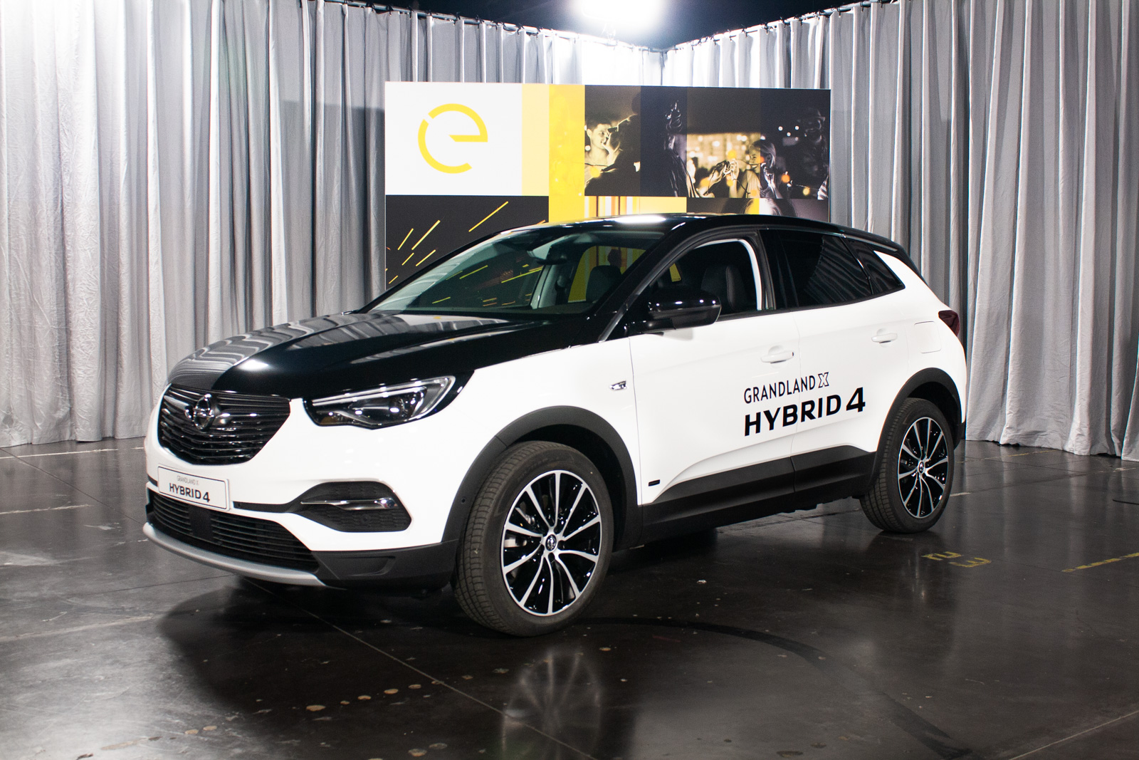 Opel Grandland X Hybrid 