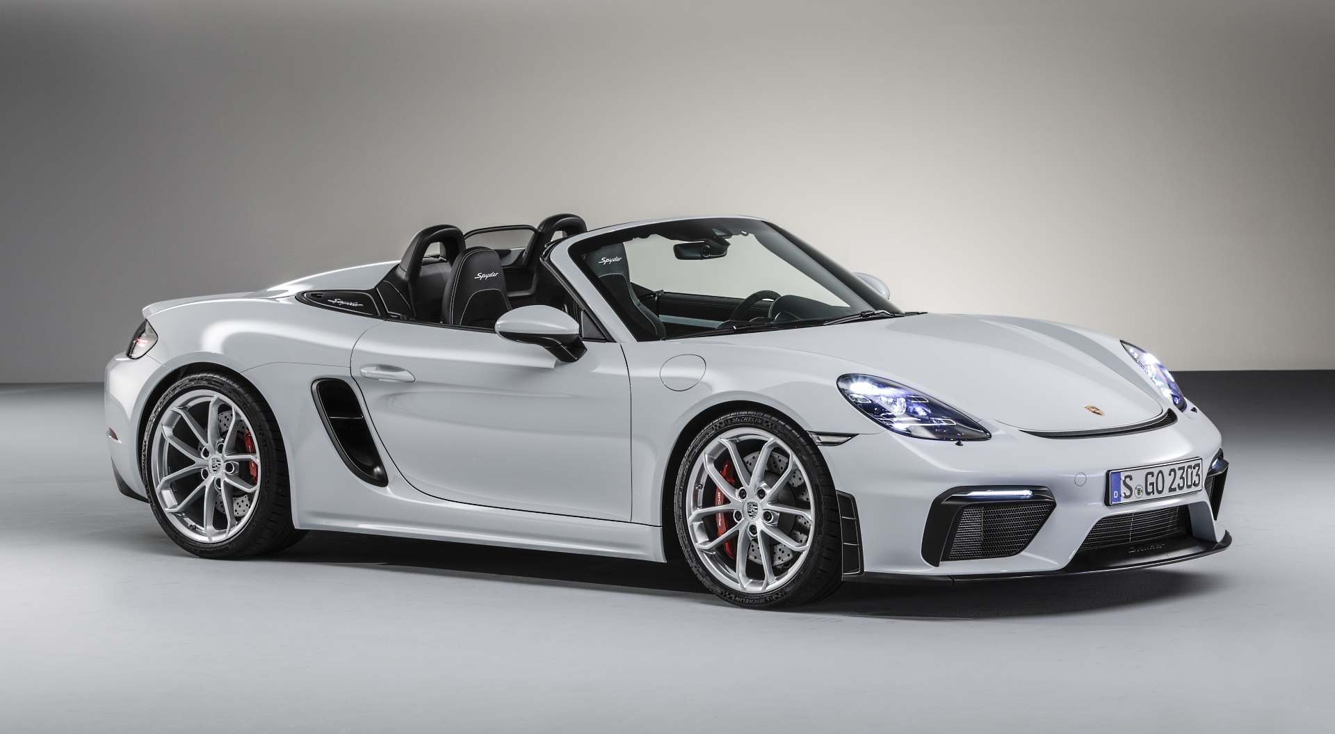 911 Cayman 