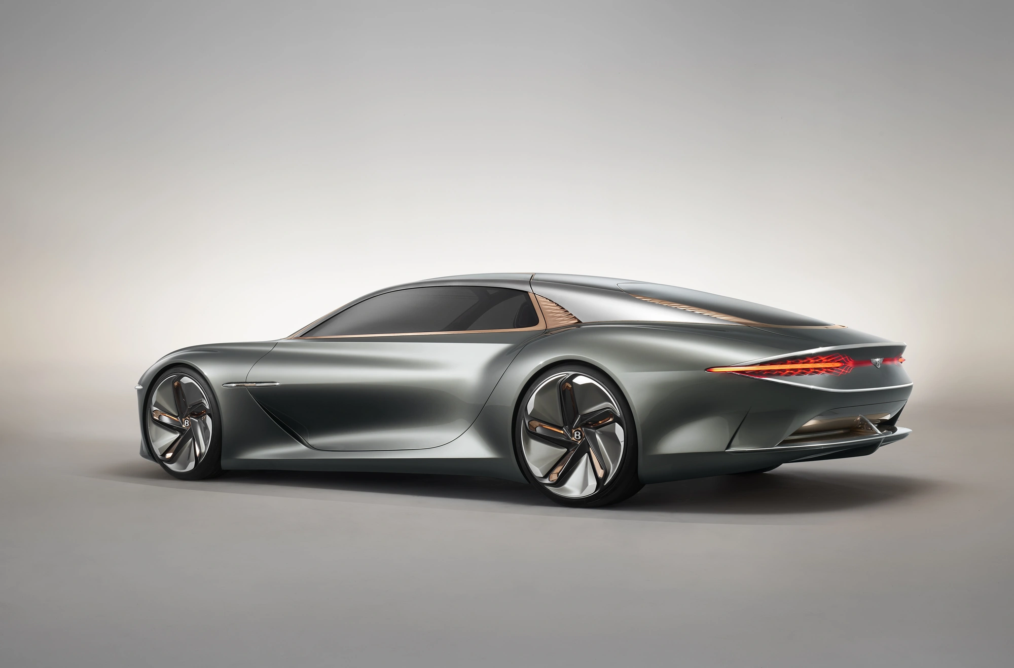 Bentley przebił BMW. Grill w EXP 100 GT to 6000 osobnych diod