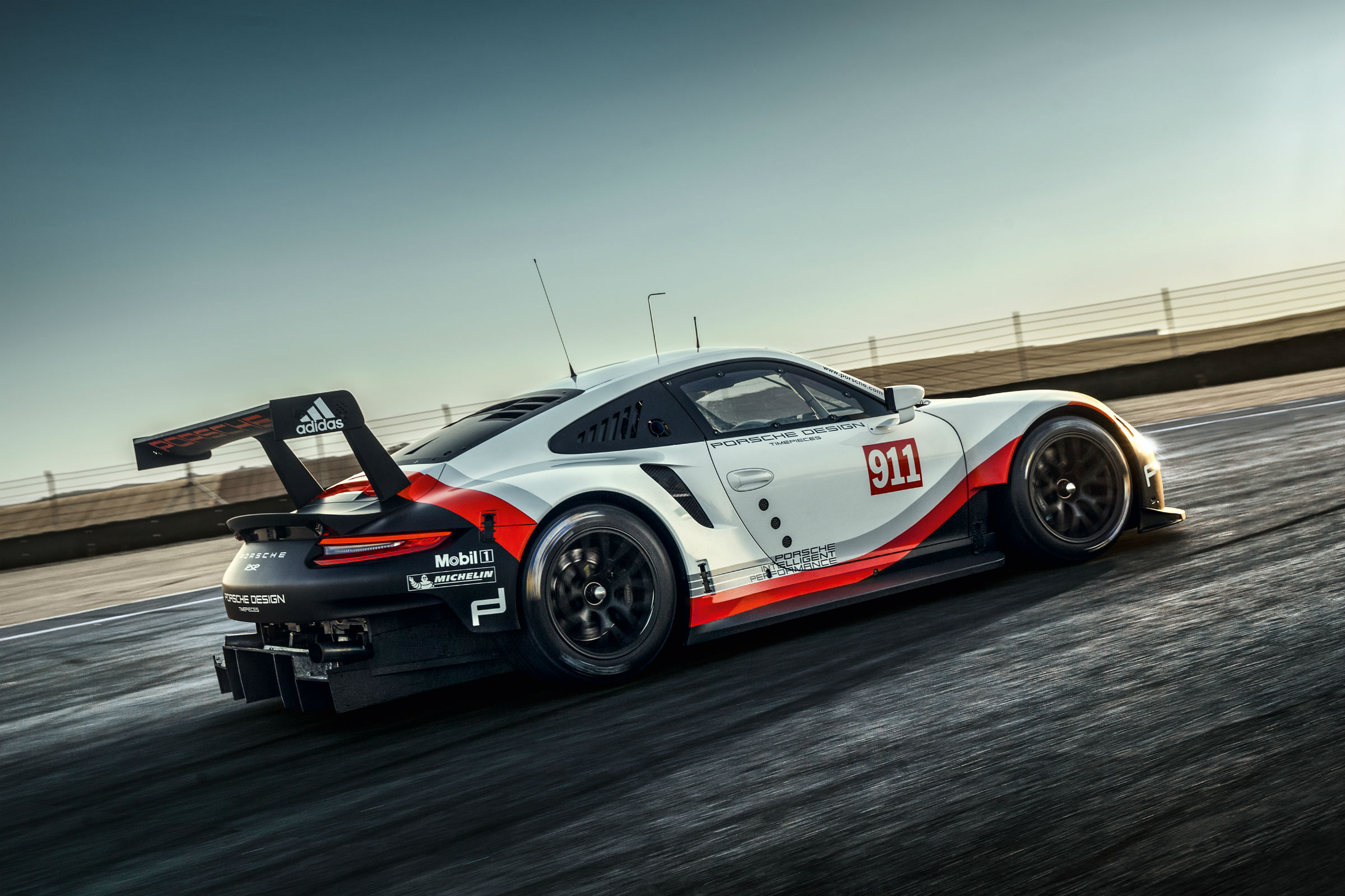 Porsche 911 RSR 