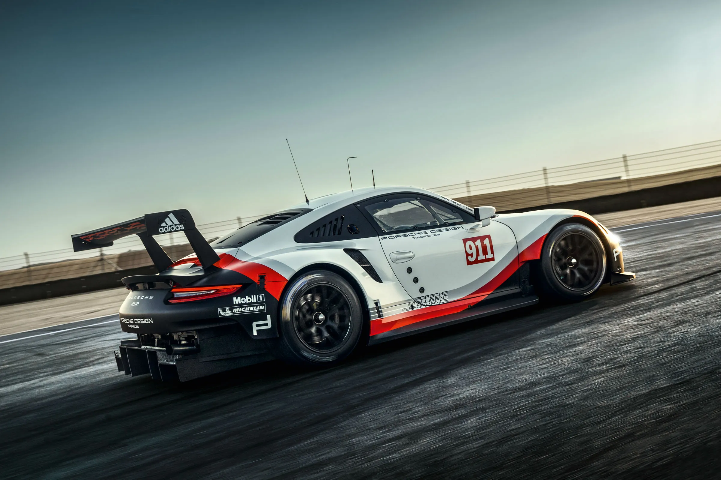 Porsche 911 RSR 