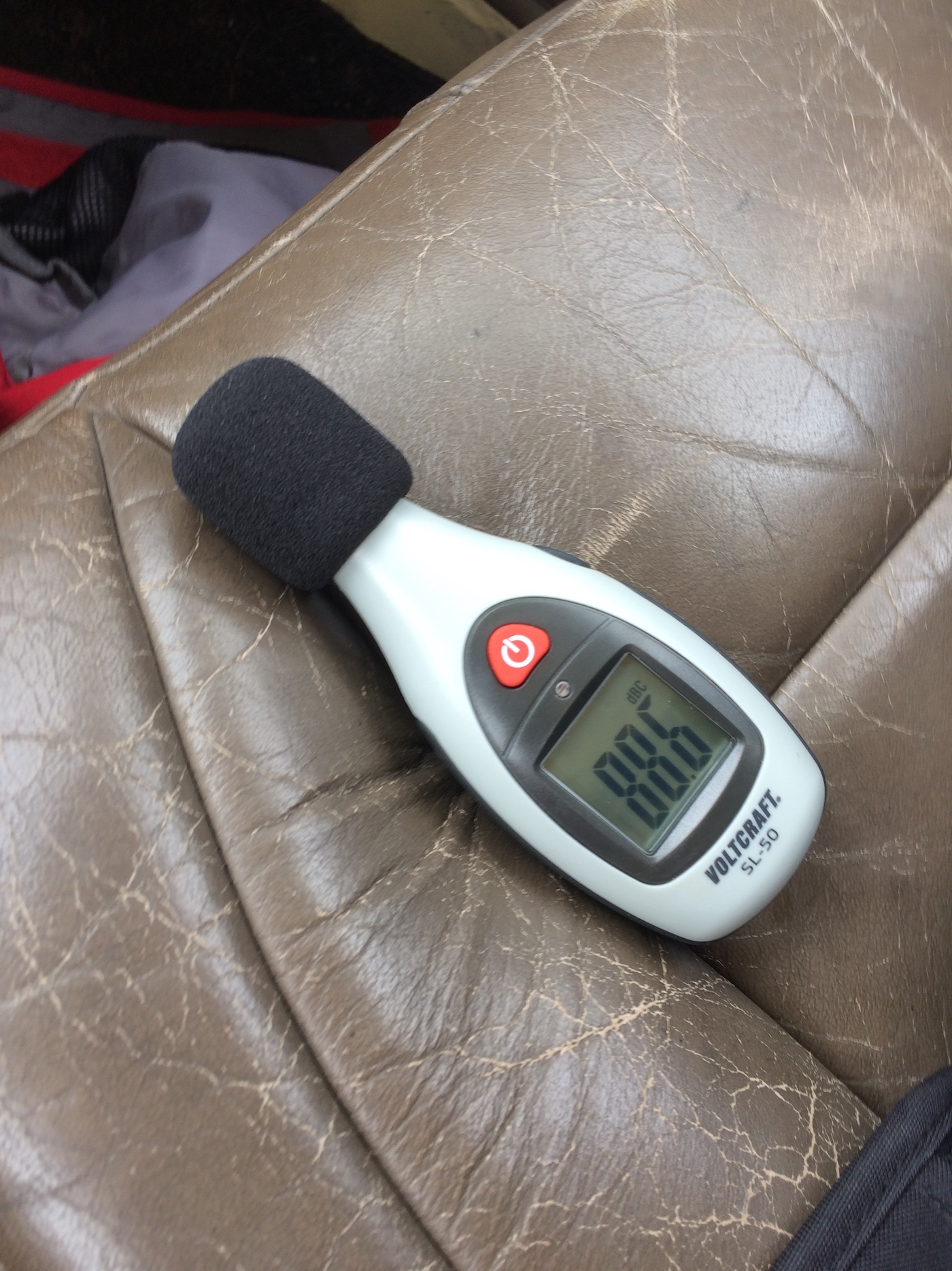 najcichszy samochód 100 km/h 