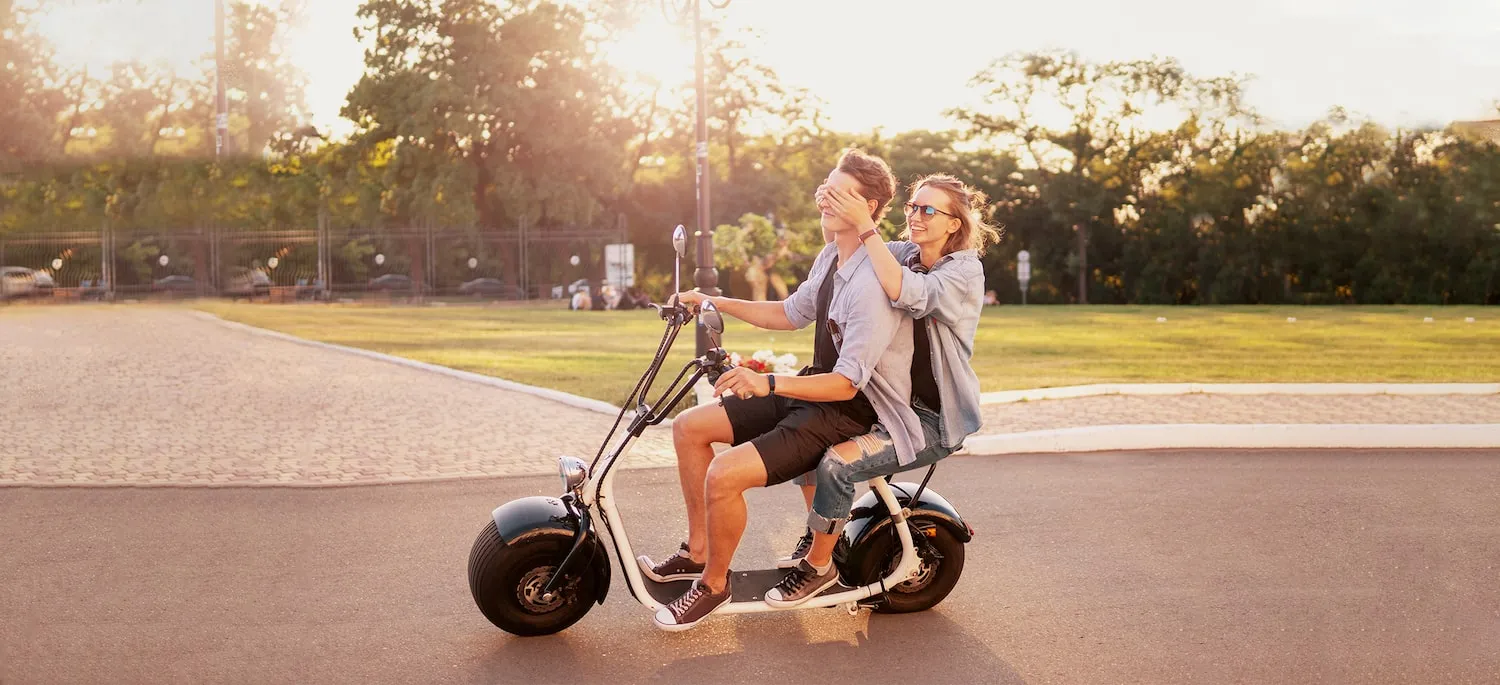 duża hulajnoga elektryczna motorower