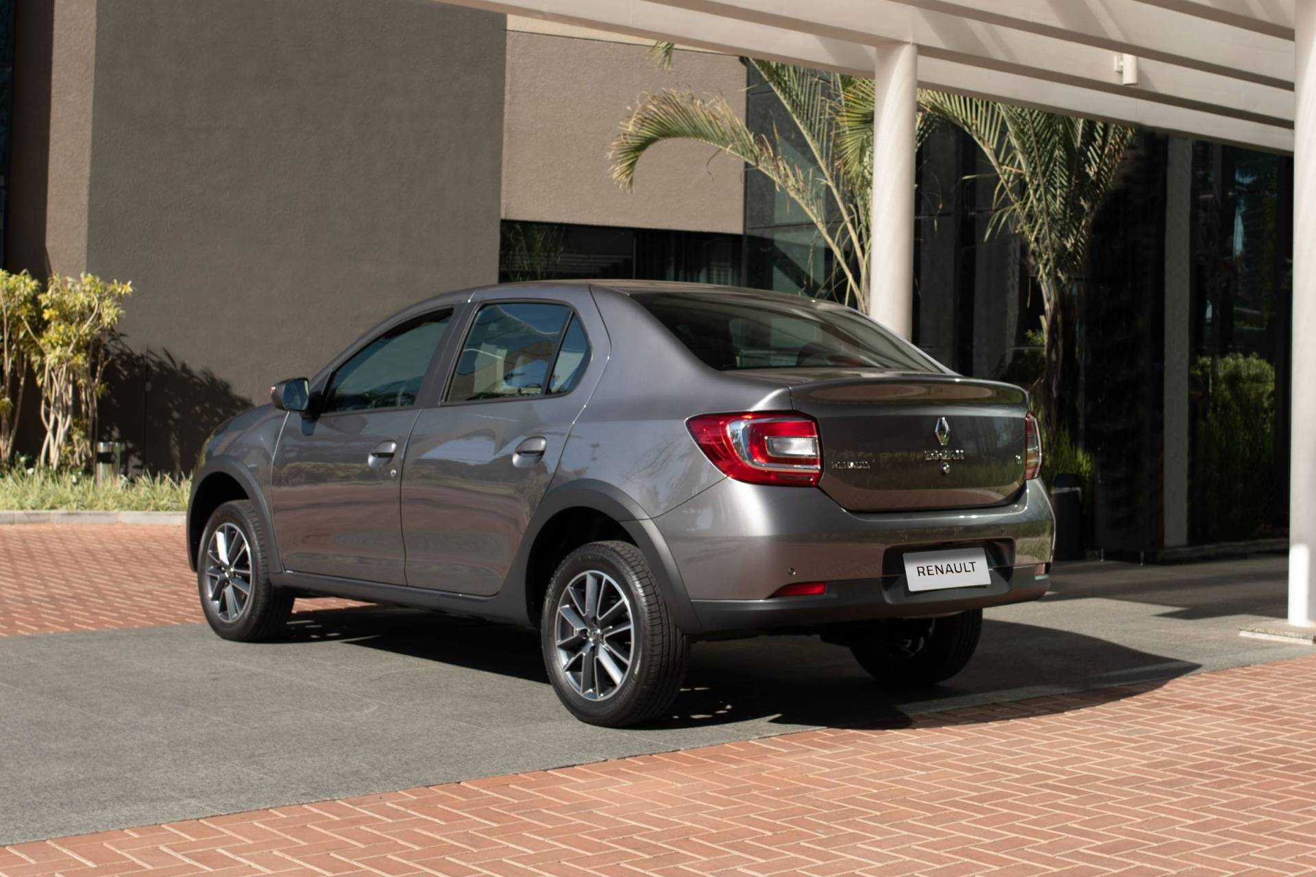 Sandero z 1.6 CVT w sprzedaży. O której odchodzi pociąg do Brazylii?