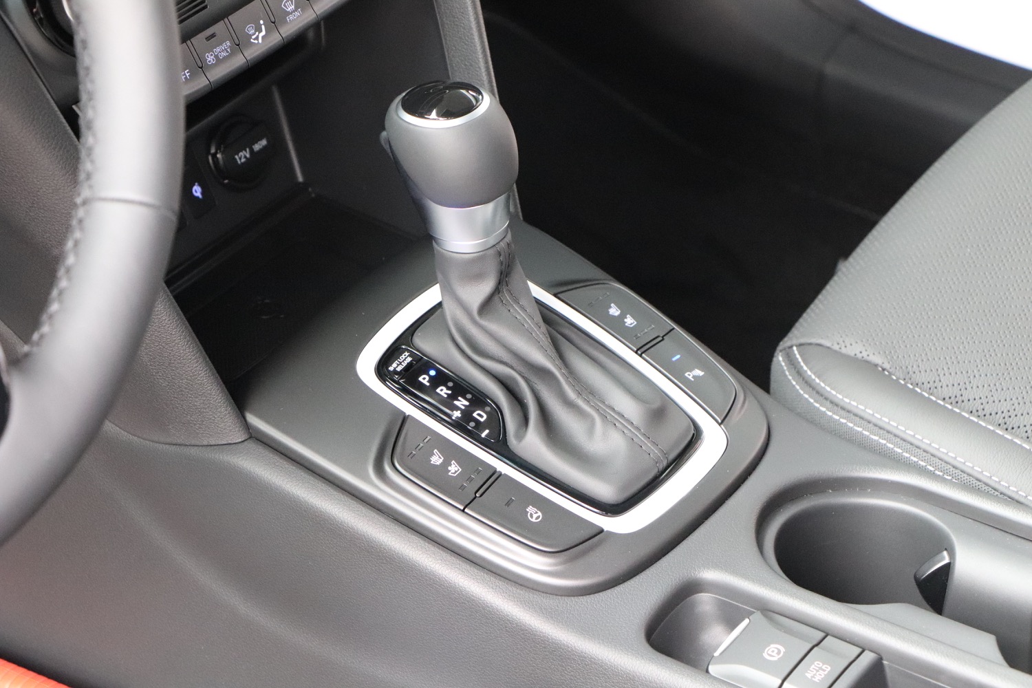 hyundai kona hybrid cena 