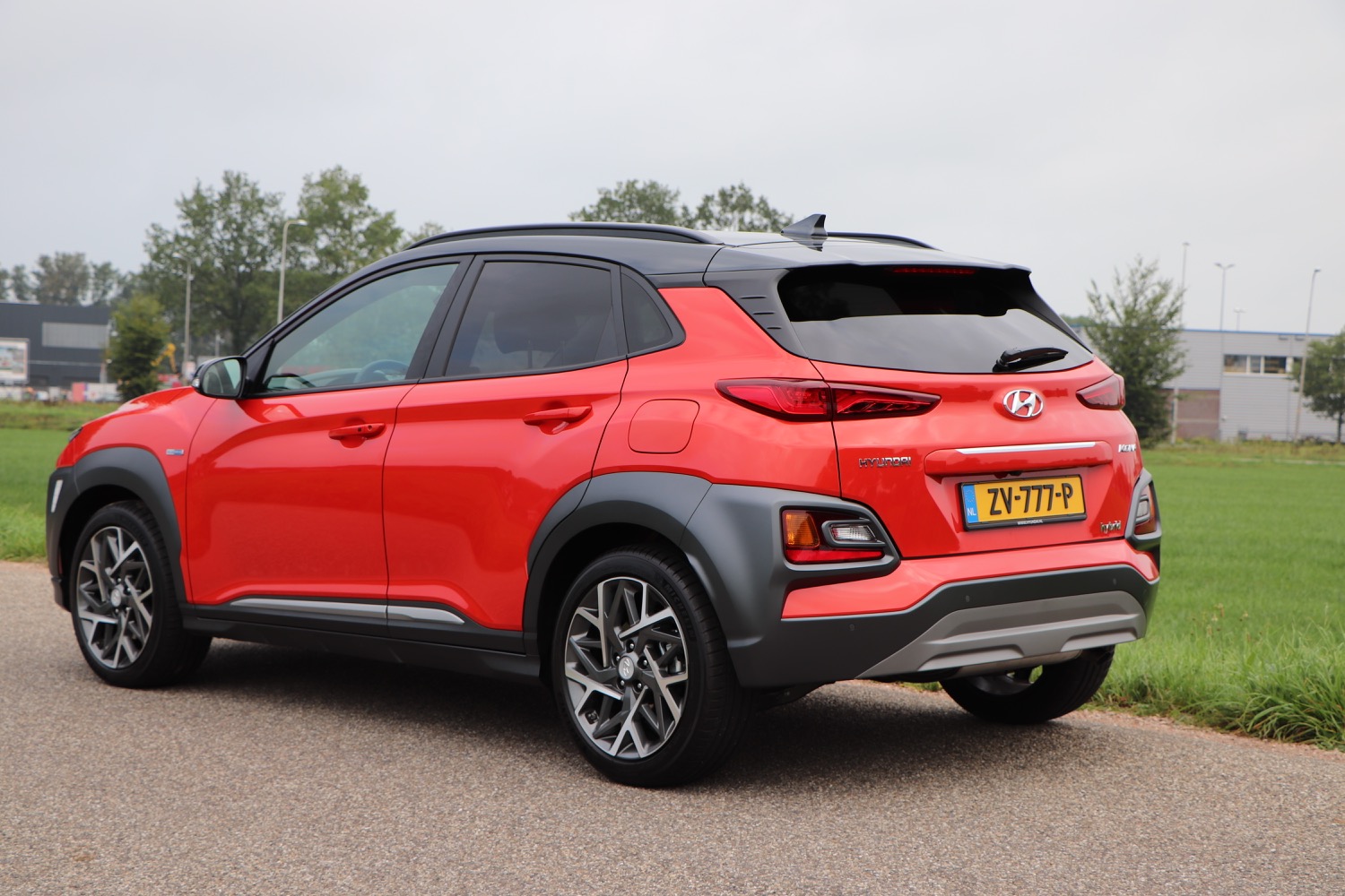 hyundai kona hybrid cena 
