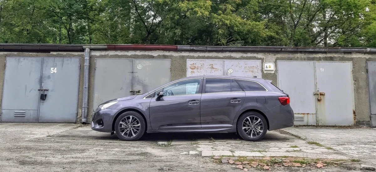używana Toyota Avensis